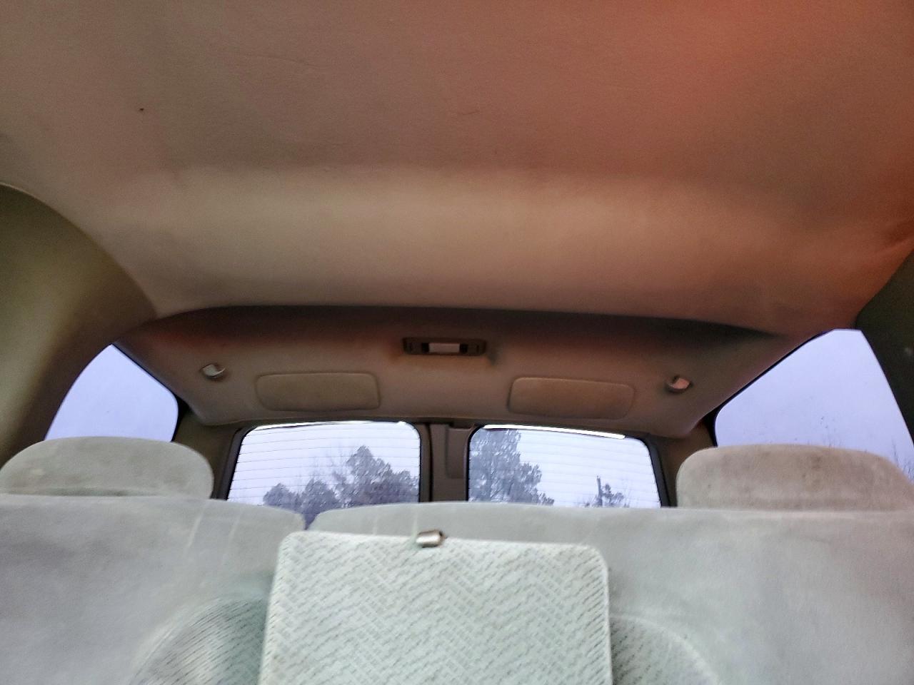 1998 Chevrolet Tahoe C1500 Silver vin: 1GNEC13R4WJ375753