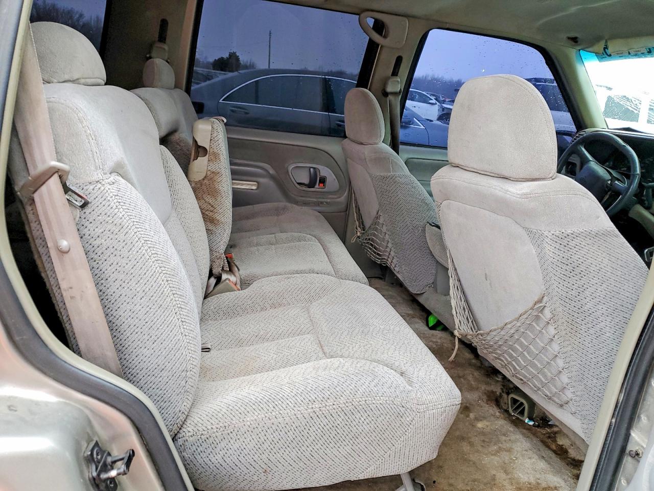 1998 Chevrolet Tahoe C1500 Silver vin: 1GNEC13R4WJ375753