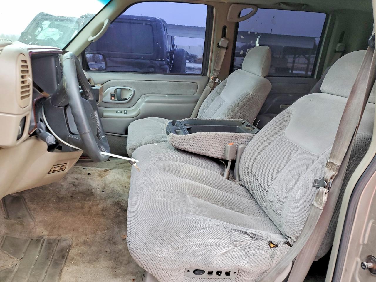 1998 Chevrolet Tahoe C1500 Silver vin: 1GNEC13R4WJ375753