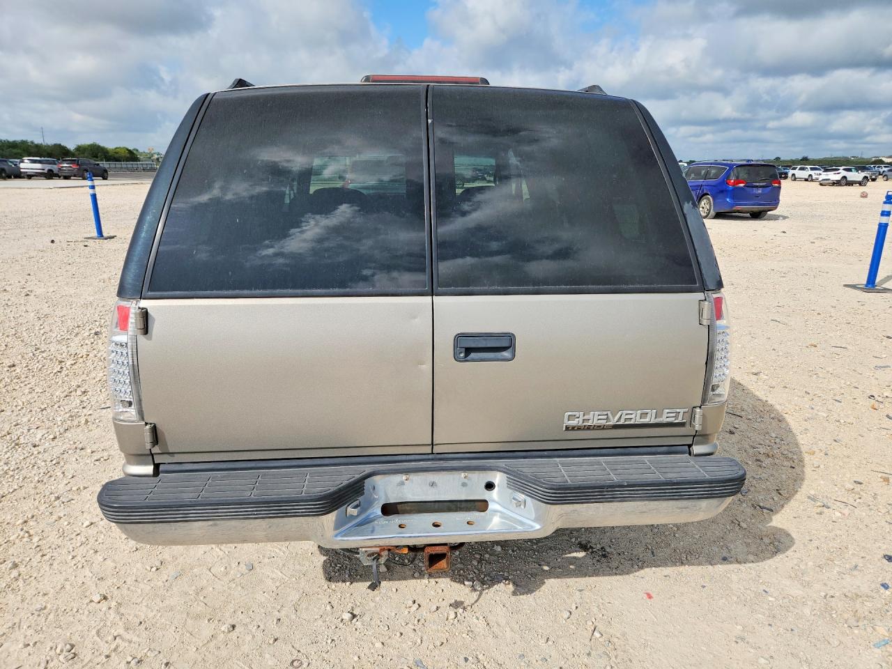 1999 Chevrolet Tahoe C1500 Tan vin: 1GNEC13R4XJ435872