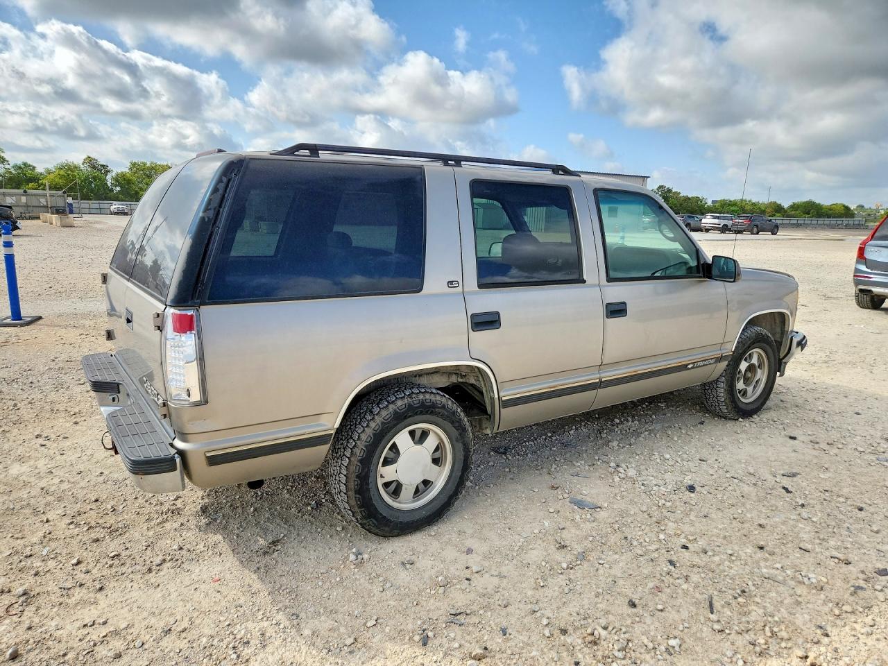 1999 Chevrolet Tahoe C1500 Tan vin: 1GNEC13R4XJ435872