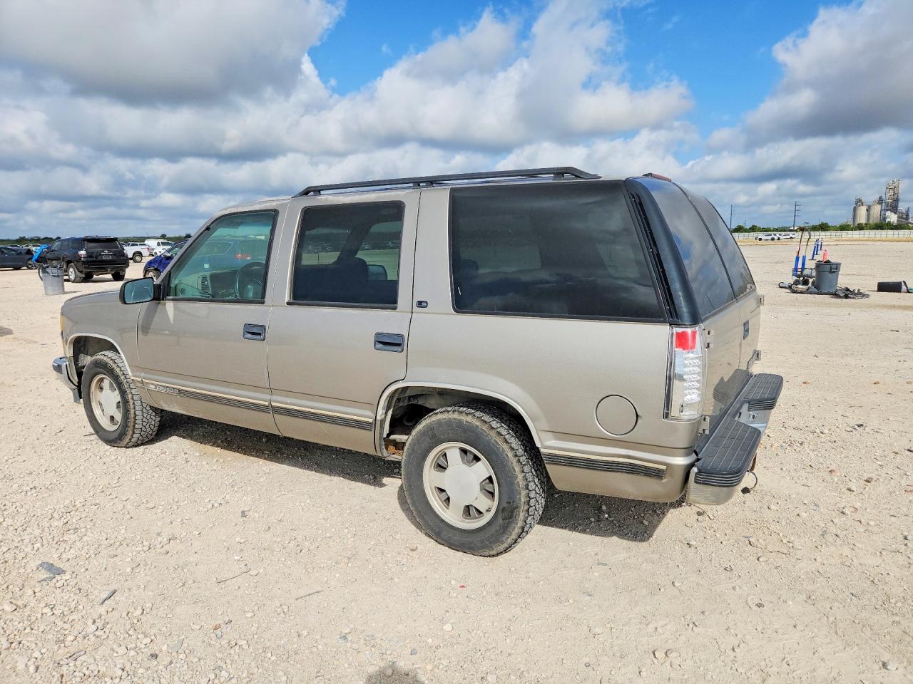 1999 Chevrolet Tahoe C1500 Tan vin: 1GNEC13R4XJ435872