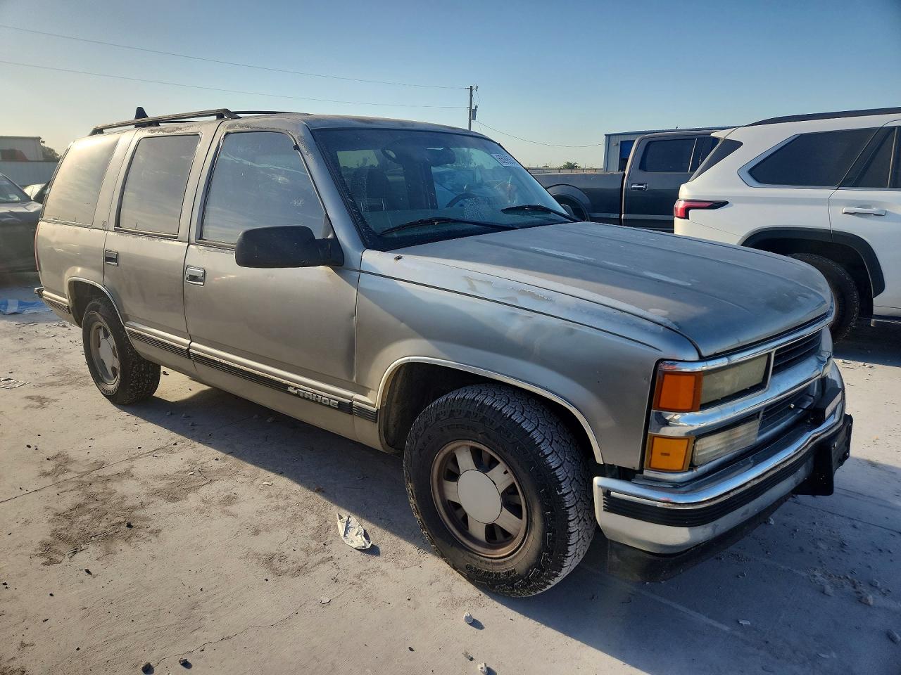 1999 Chevrolet Tahoe C1500 Brown vin: 1GNEC13R6XJ483194