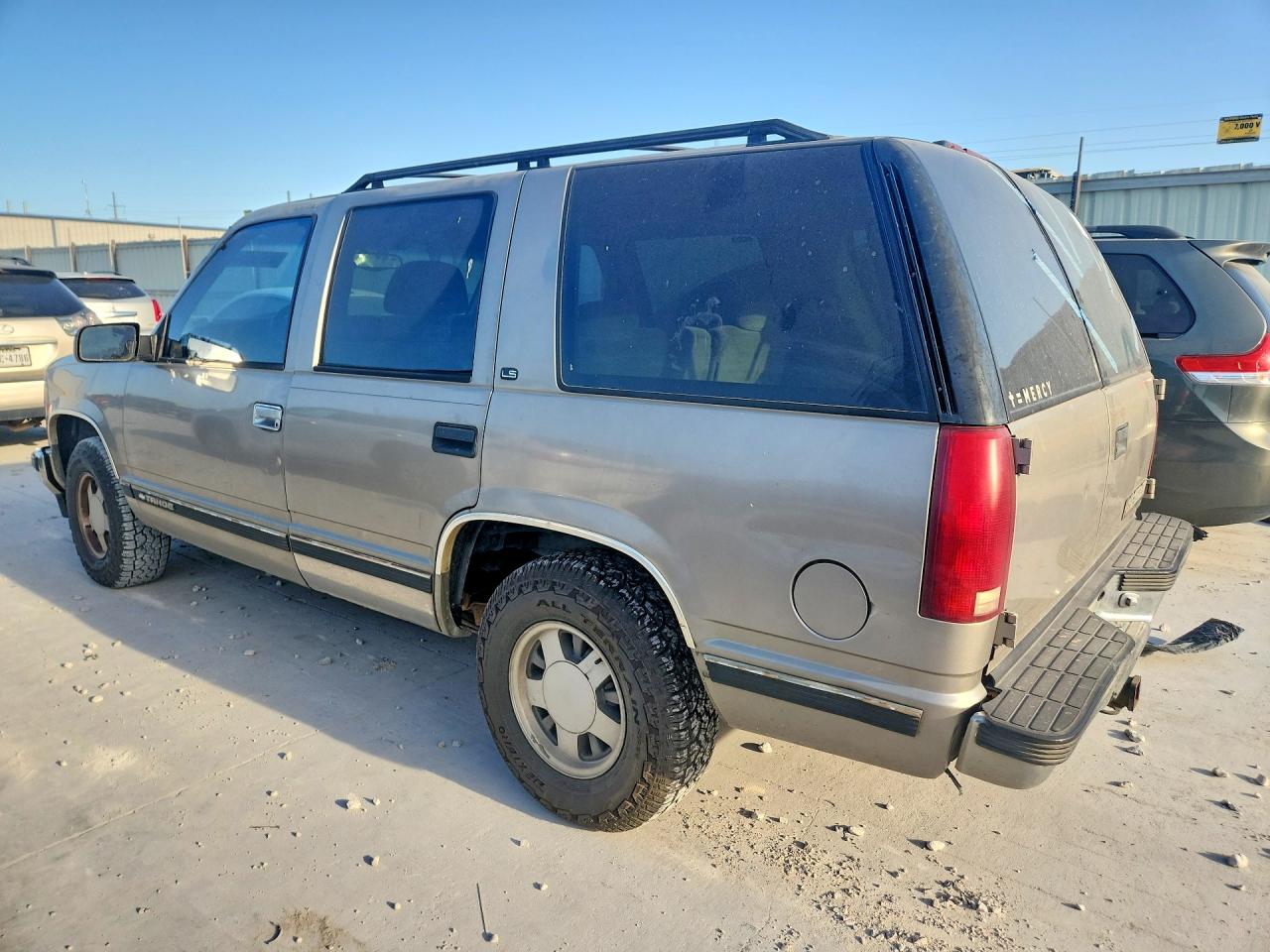 1999 Chevrolet Tahoe C1500 Brown vin: 1GNEC13R6XJ483194
