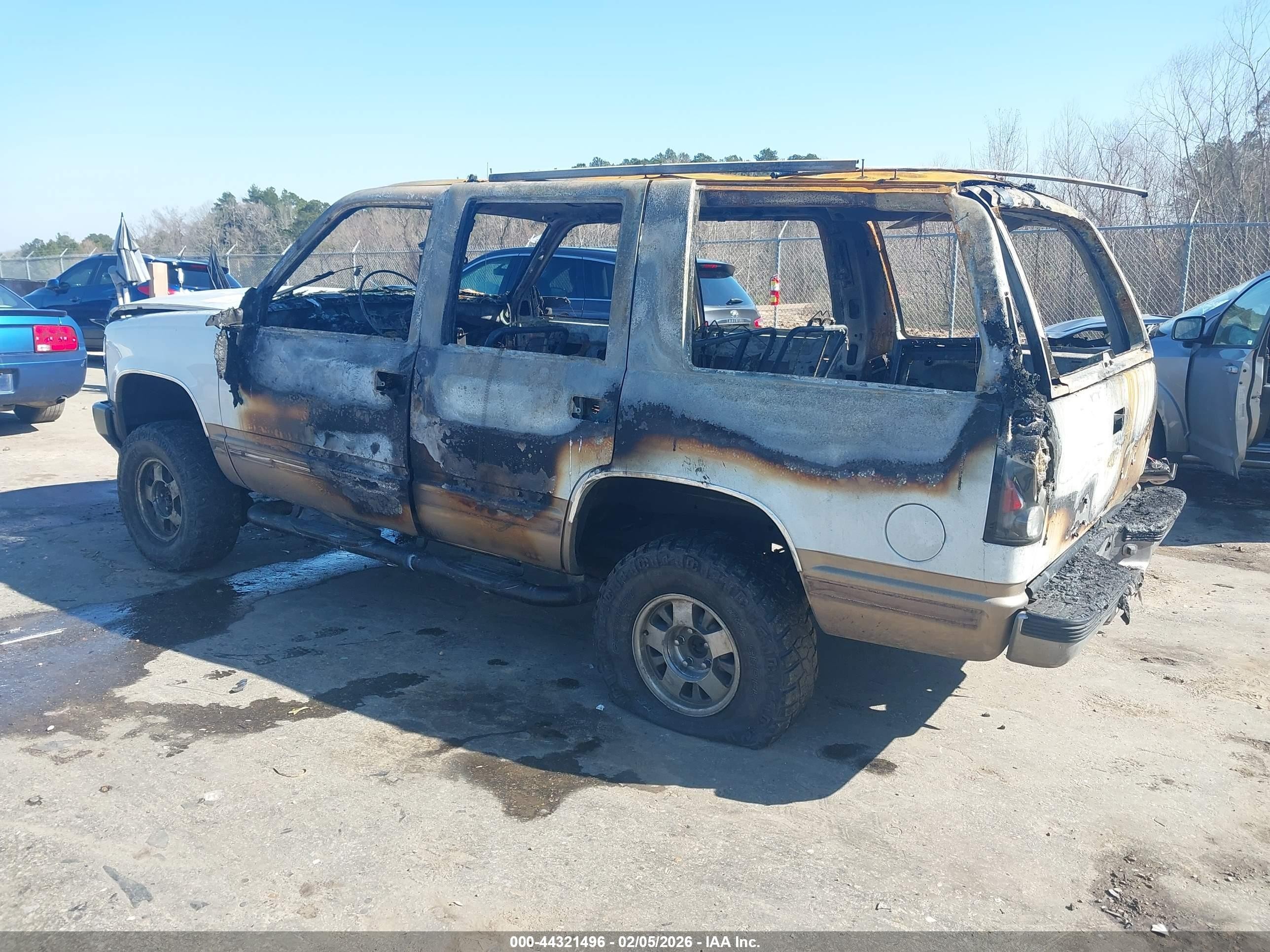 1996 Chevrolet Tahoe C1500 Белый vin: 1GNEC13R8TJ338300