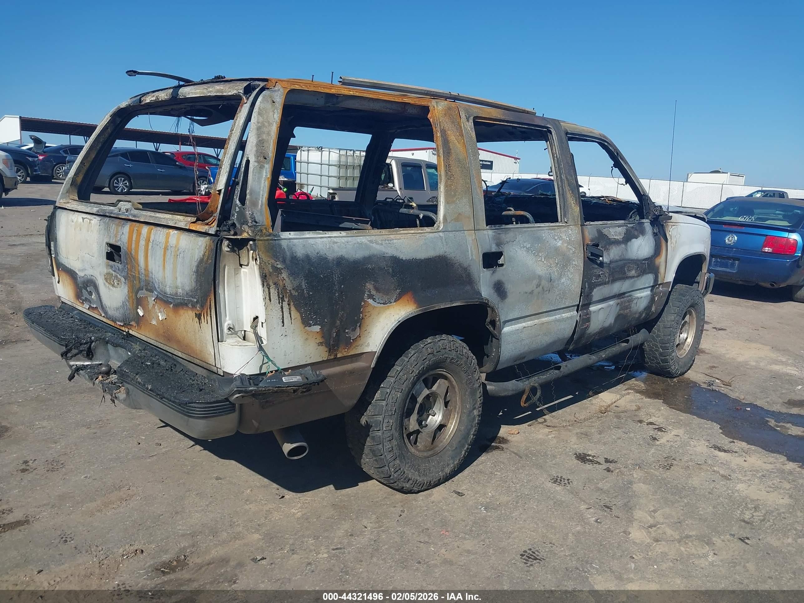 1996 Chevrolet Tahoe C1500 Белый vin: 1GNEC13R8TJ338300