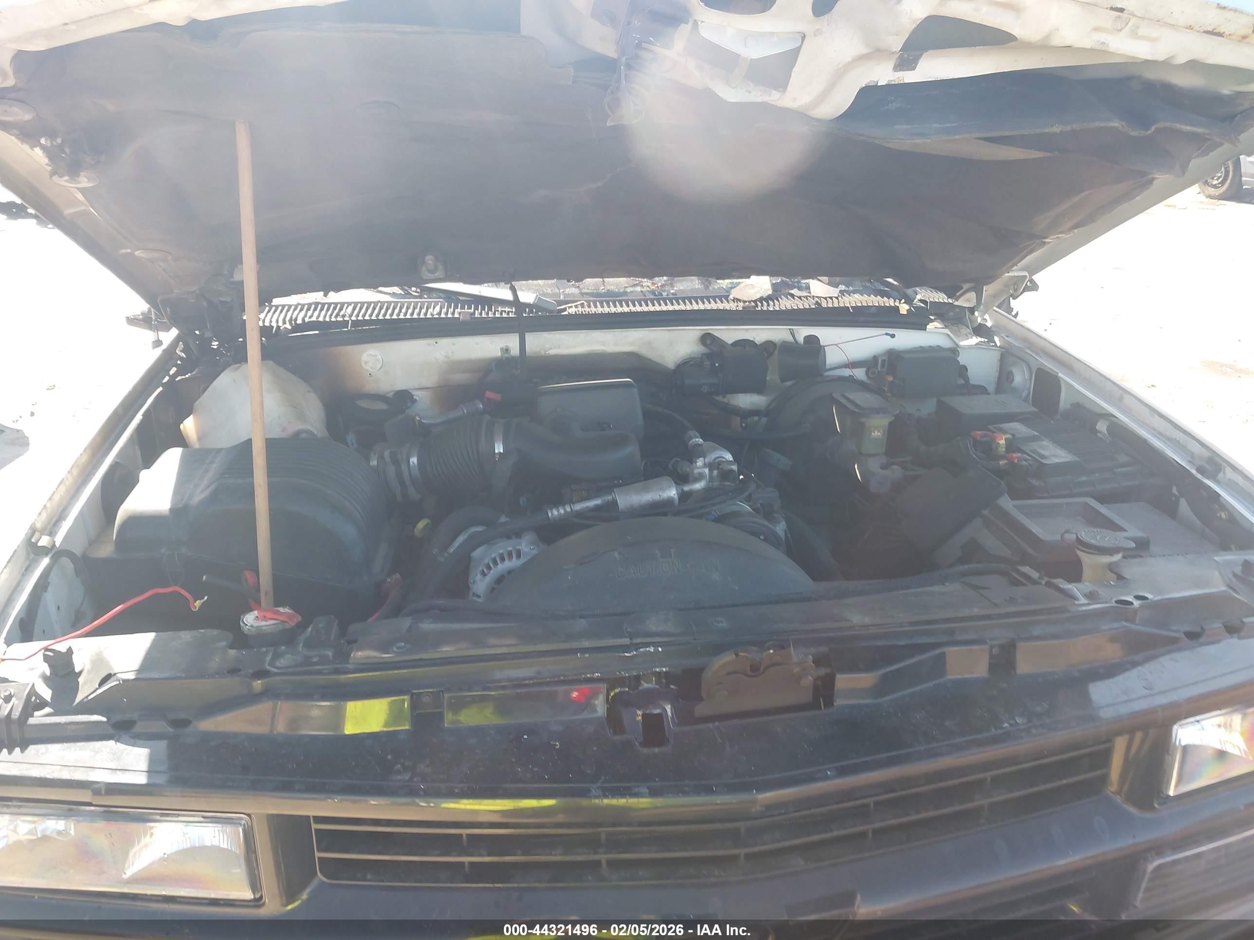 1996 Chevrolet Tahoe C1500 Белый vin: 1GNEC13R8TJ338300