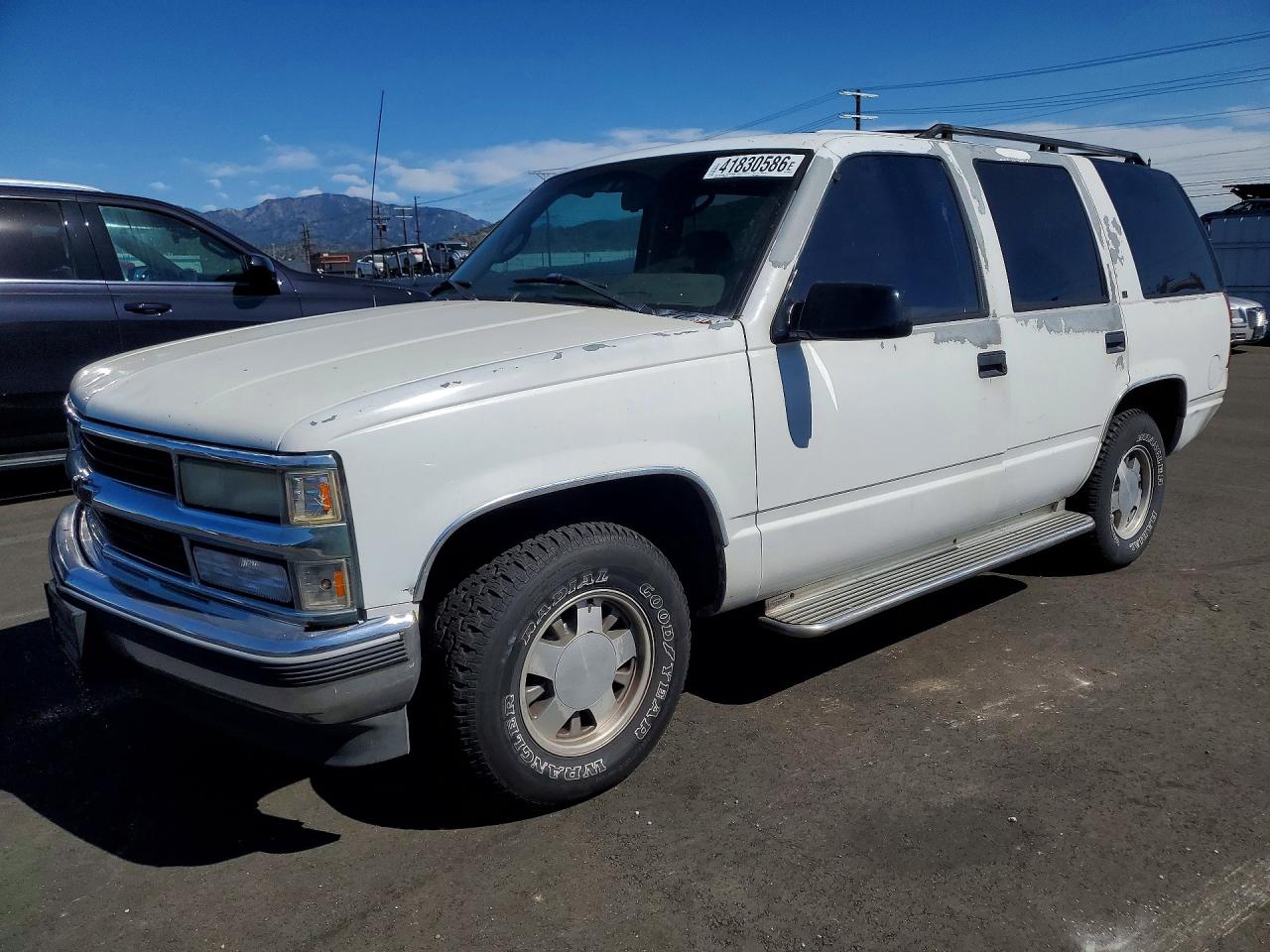 1996 Chev Tahoe C1500 White vin: 1GNEC13R9TJ352951