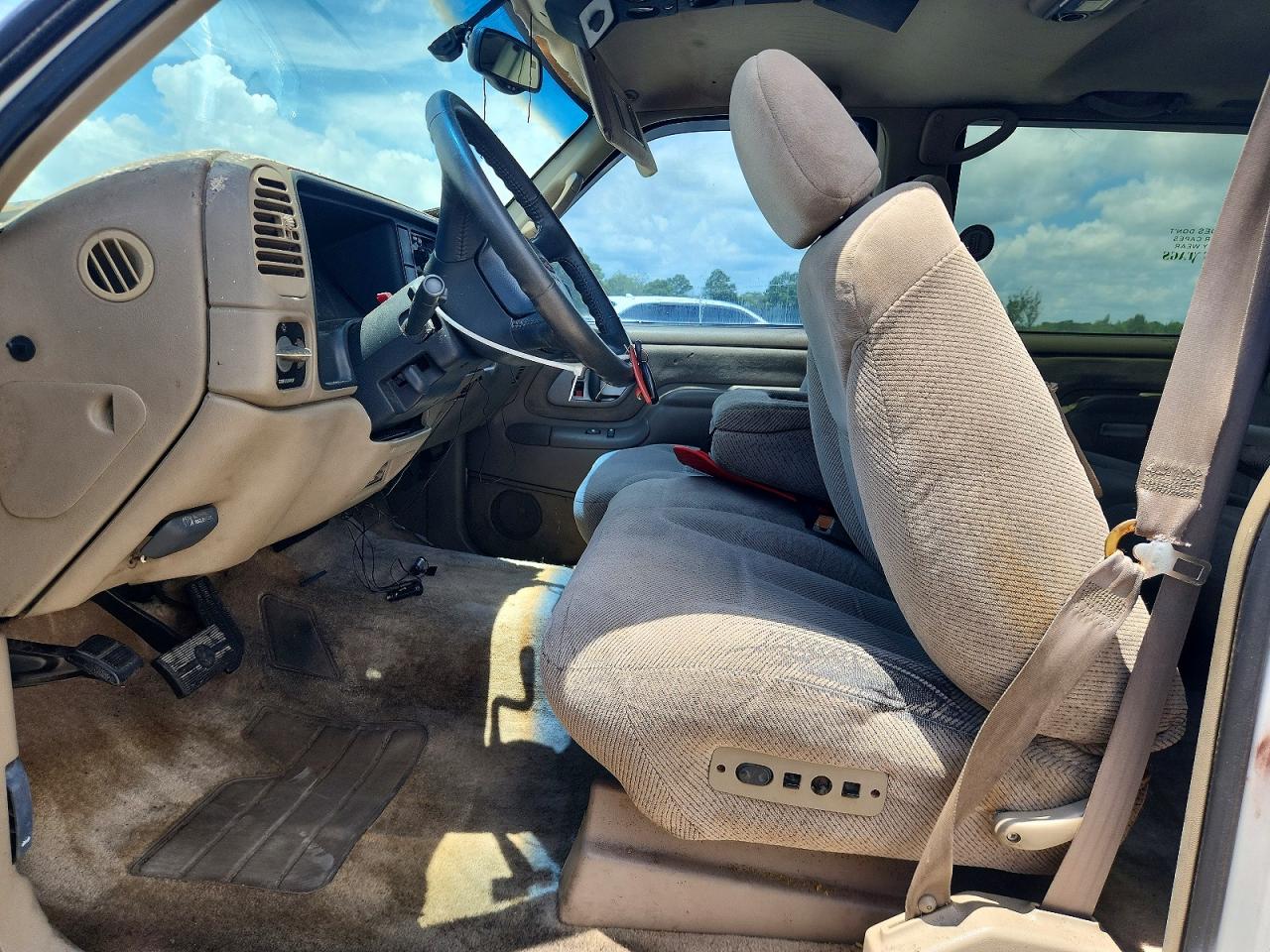 1999 Chevrolet Tahoe C1500 White vin: 1GNEC13R9XJ570653