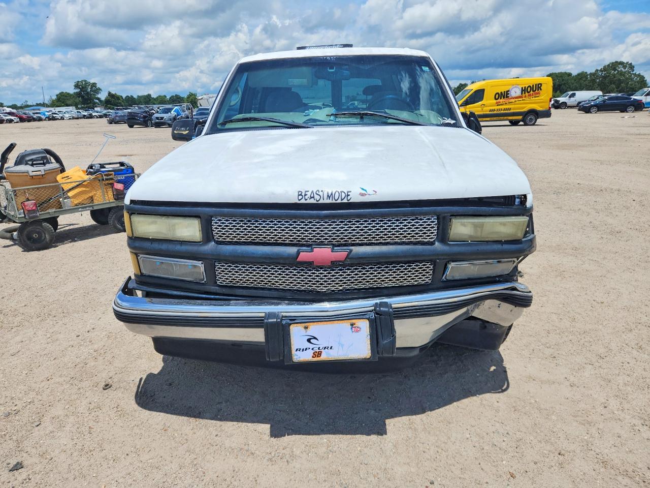 1999 Chevrolet Tahoe C1500 White vin: 1GNEC13R9XJ570653