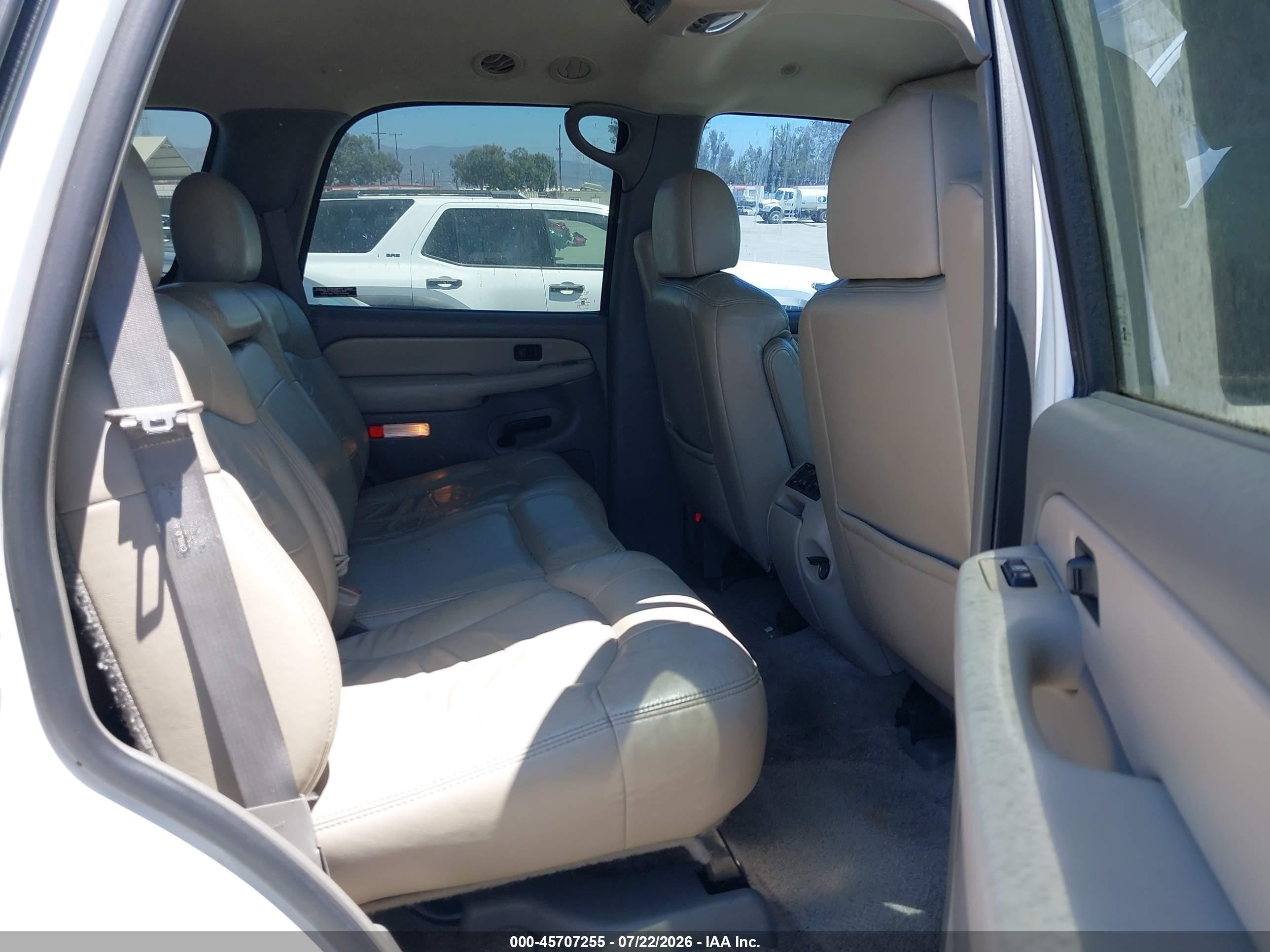 2001 Chevrolet Tahoe Lt Белый vin: 1GNEC13T01R110415
