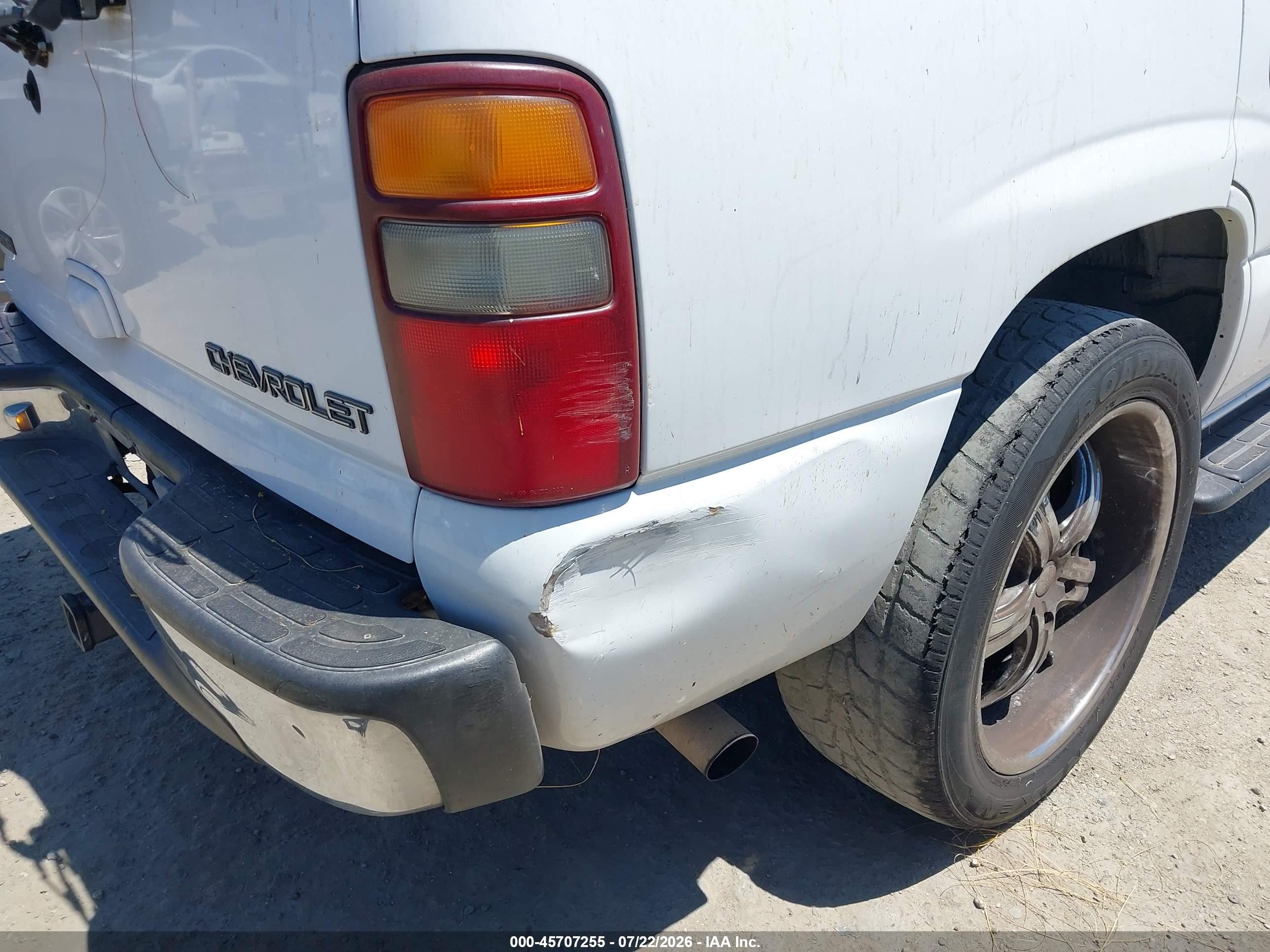 2001 Chevrolet Tahoe Lt Белый vin: 1GNEC13T01R110415