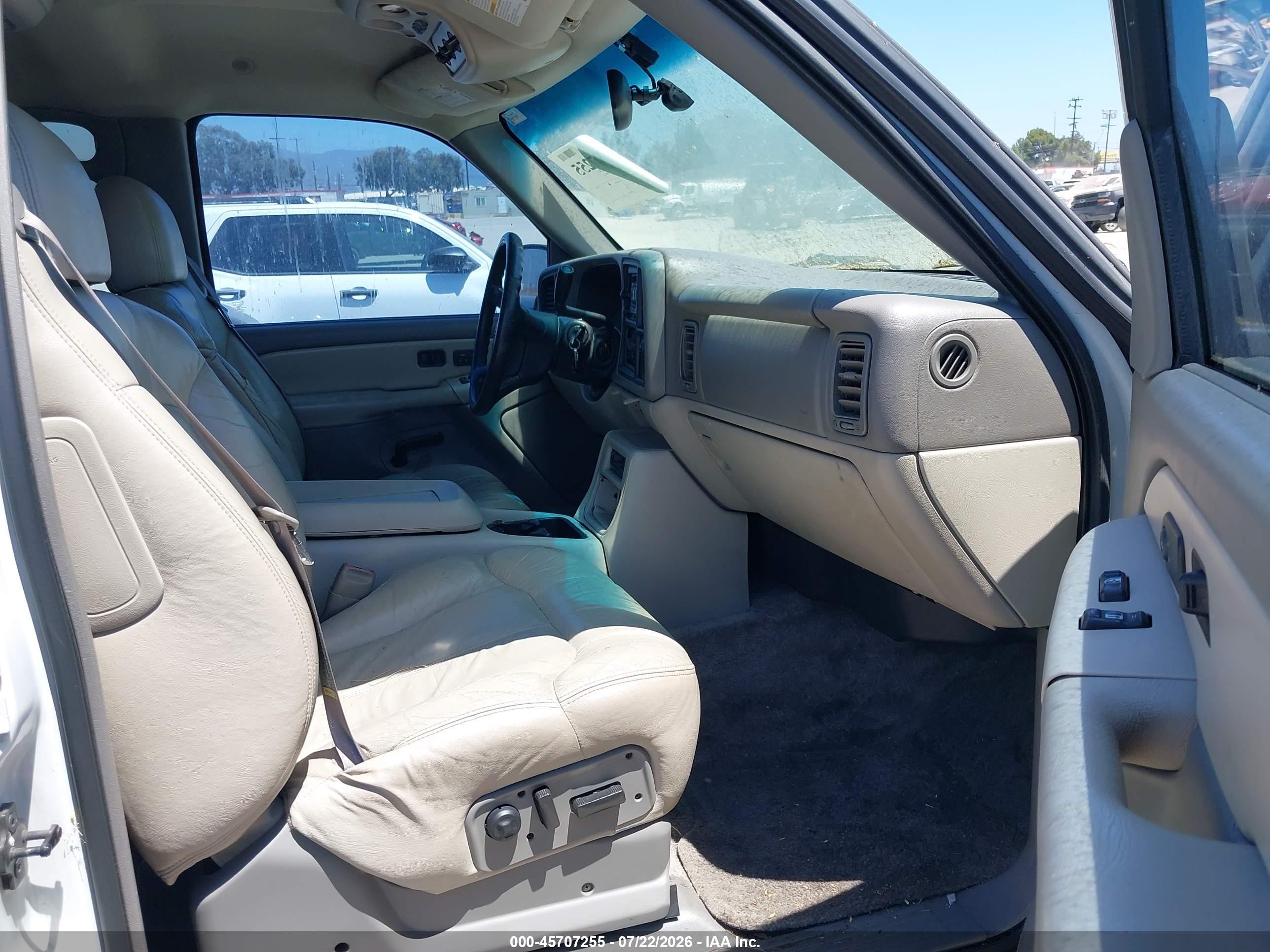 2001 Chevrolet Tahoe Lt Белый vin: 1GNEC13T01R110415