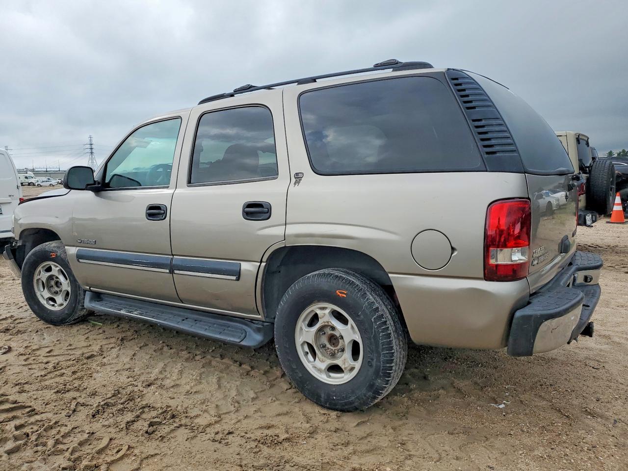 2001 Chevrolet Tahoe C1500 Tan vin: 1GNEC13T01R223684