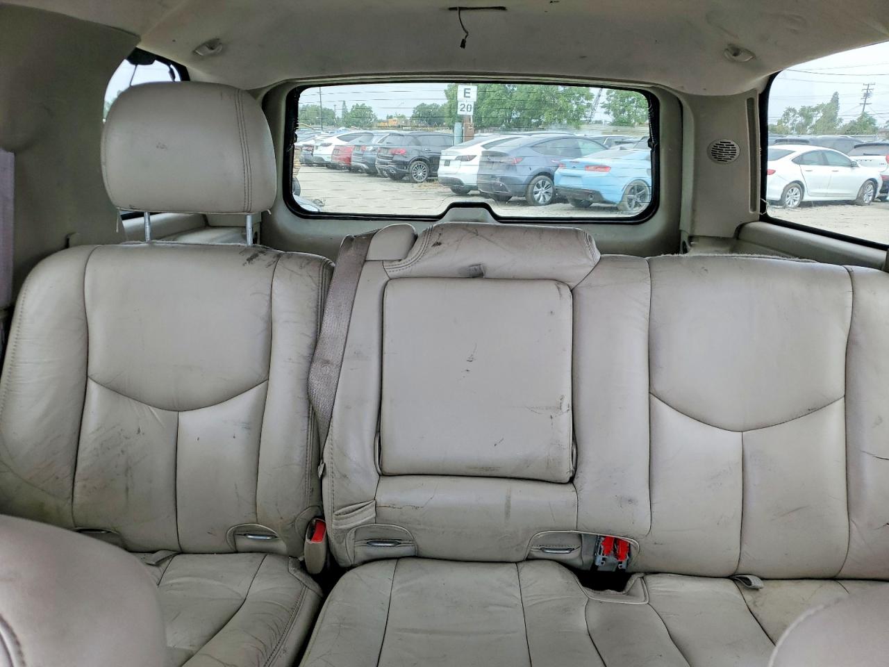 2003 Chevrolet Tahoe C1500 White vin: 1GNEC13T03J297978