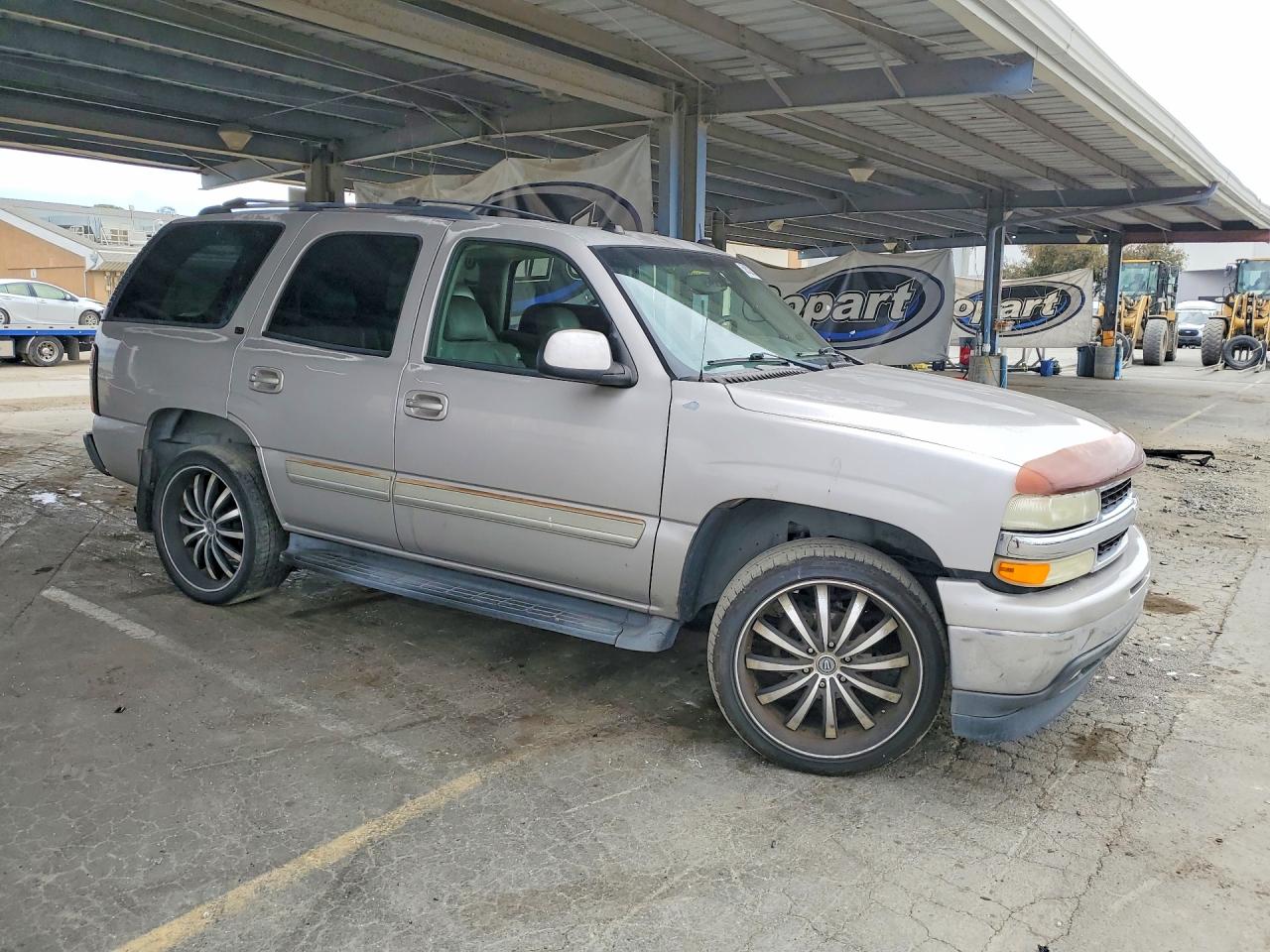 2005 Chevrolet Tahoe C1500 Silver vin: 1GNEC13T05J144665
