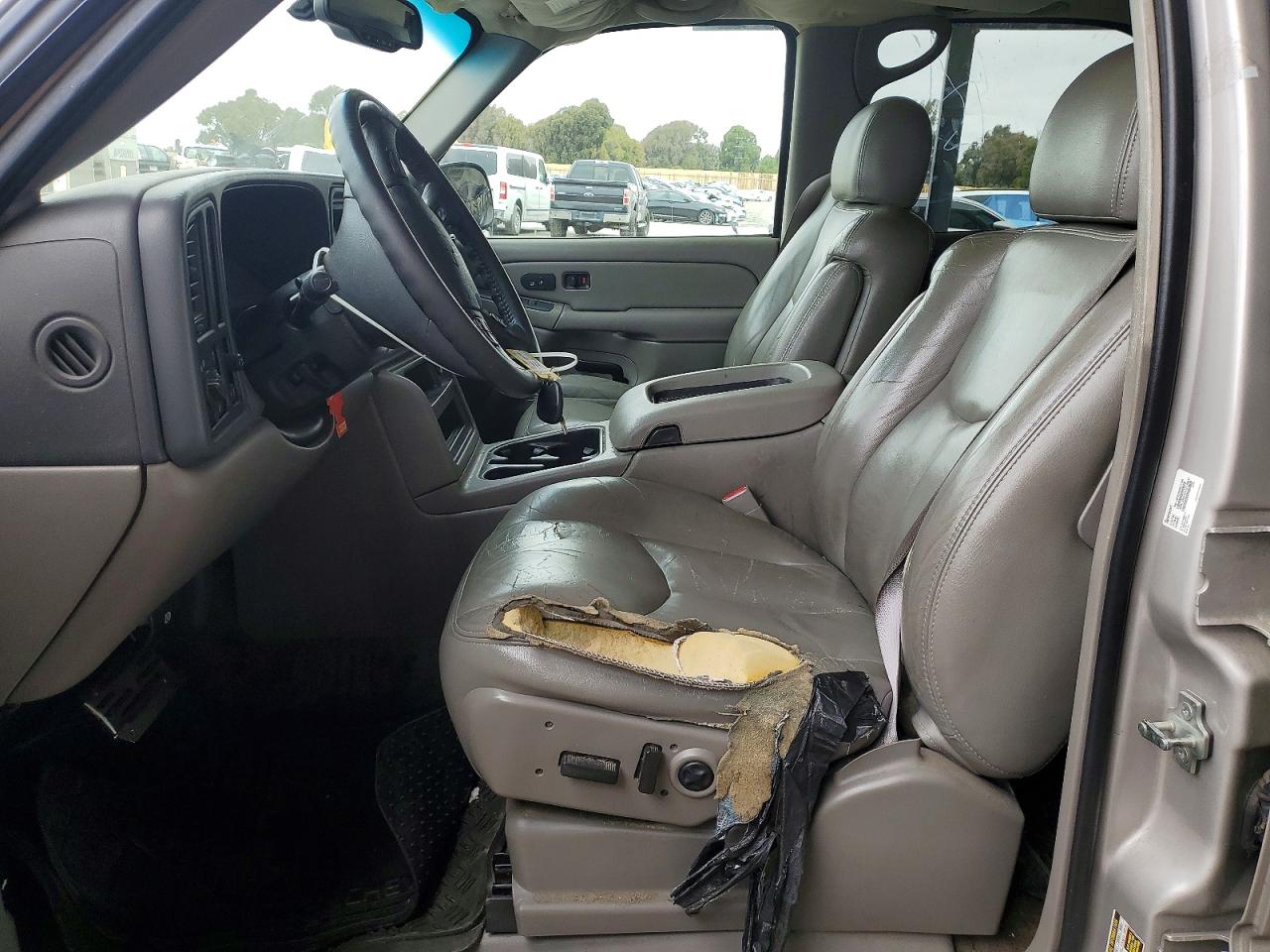 2005 Chevrolet Tahoe C1500 Silver vin: 1GNEC13T05J144665