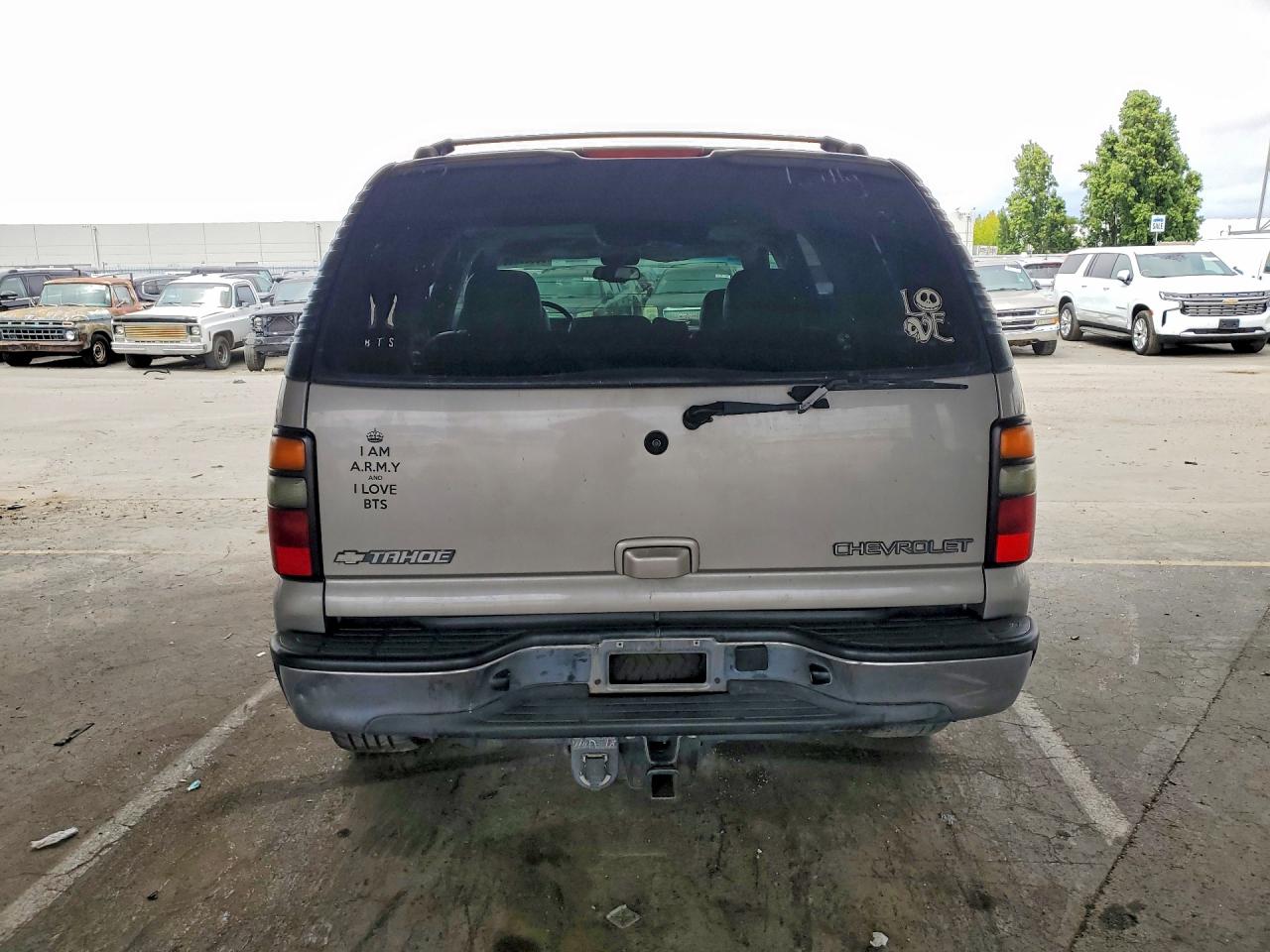 2005 Chevrolet Tahoe C1500 Silver vin: 1GNEC13T05J144665