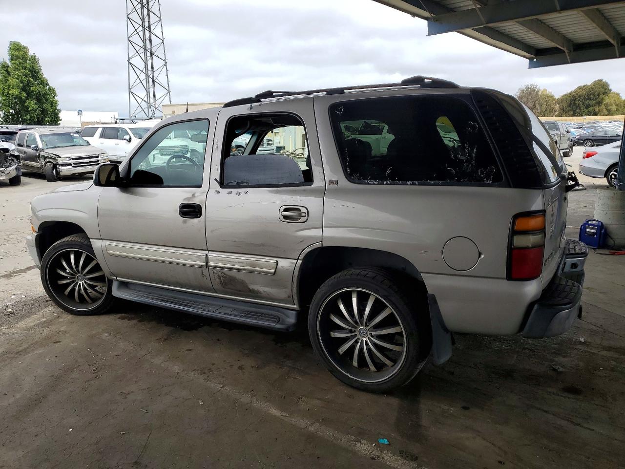 2005 Chevrolet Tahoe C1500 Silver vin: 1GNEC13T05J144665