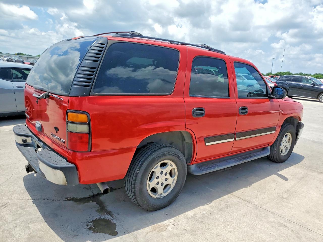 2005 Chevrolet Tahoe C1500 Red vin: 1GNEC13T05R233282