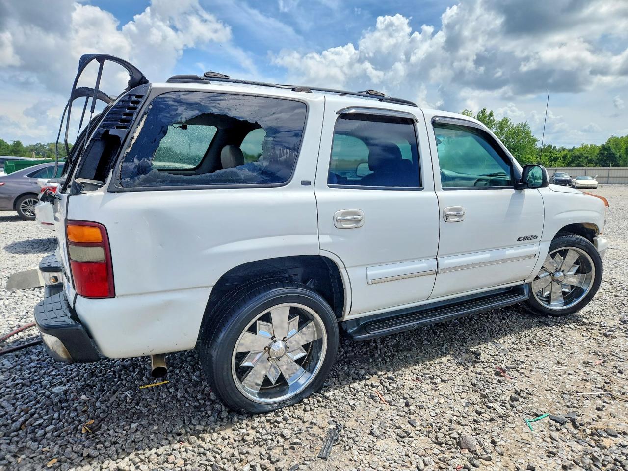 2001 Chevrolet Tahoe C1500 White vin: 1GNEC13T11R130222