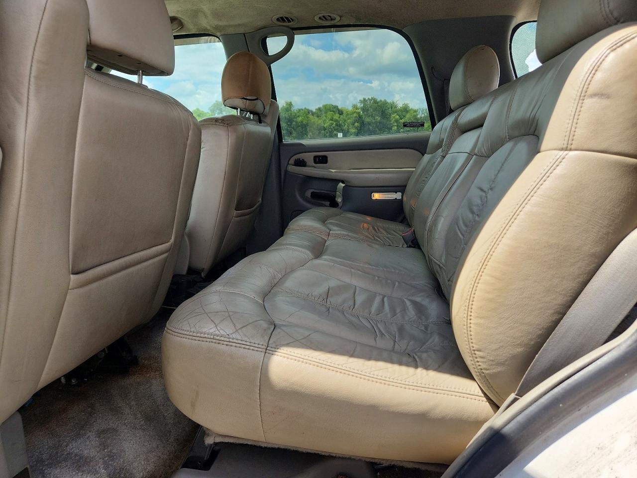 2001 Chevrolet Tahoe C1500 White vin: 1GNEC13T11R130222