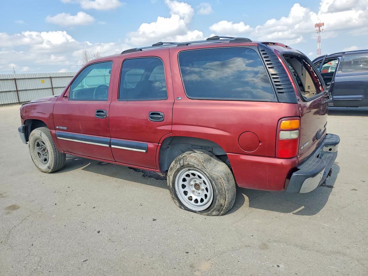 2001 Chevrolet Tahoe C1500 Burgundy vin: 1GNEC13T11R199377