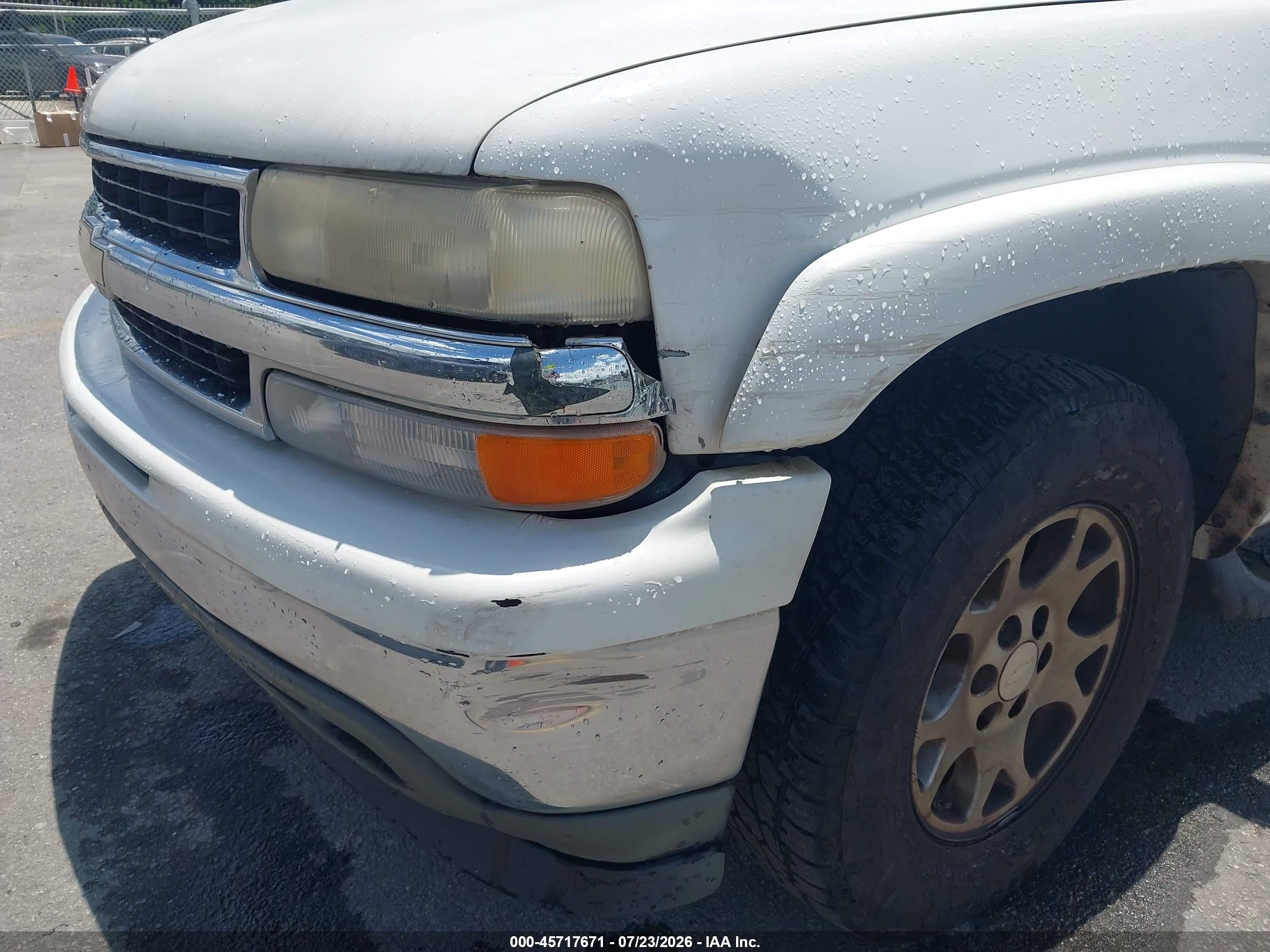 2005 Chevrolet Tahoe Lt Белый vin: 1GNEC13T15R102944