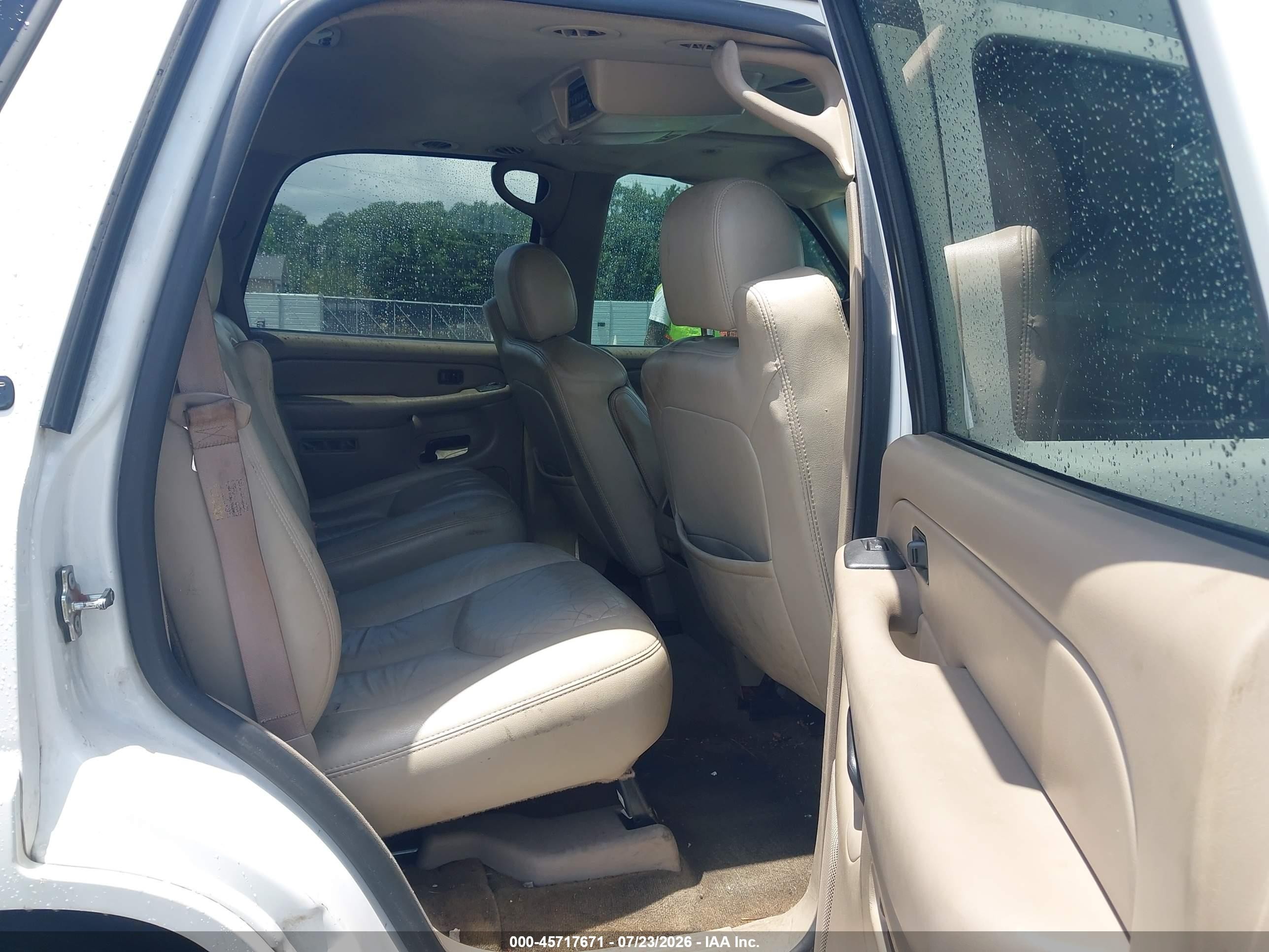 2005 Chevrolet Tahoe Lt Белый vin: 1GNEC13T15R102944