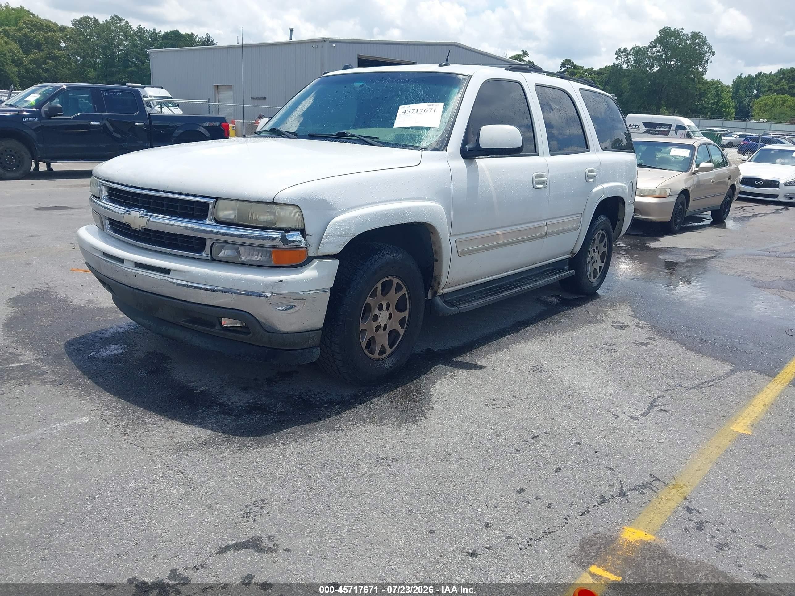 2005 Chevrolet Tahoe Lt Белый vin: 1GNEC13T15R102944