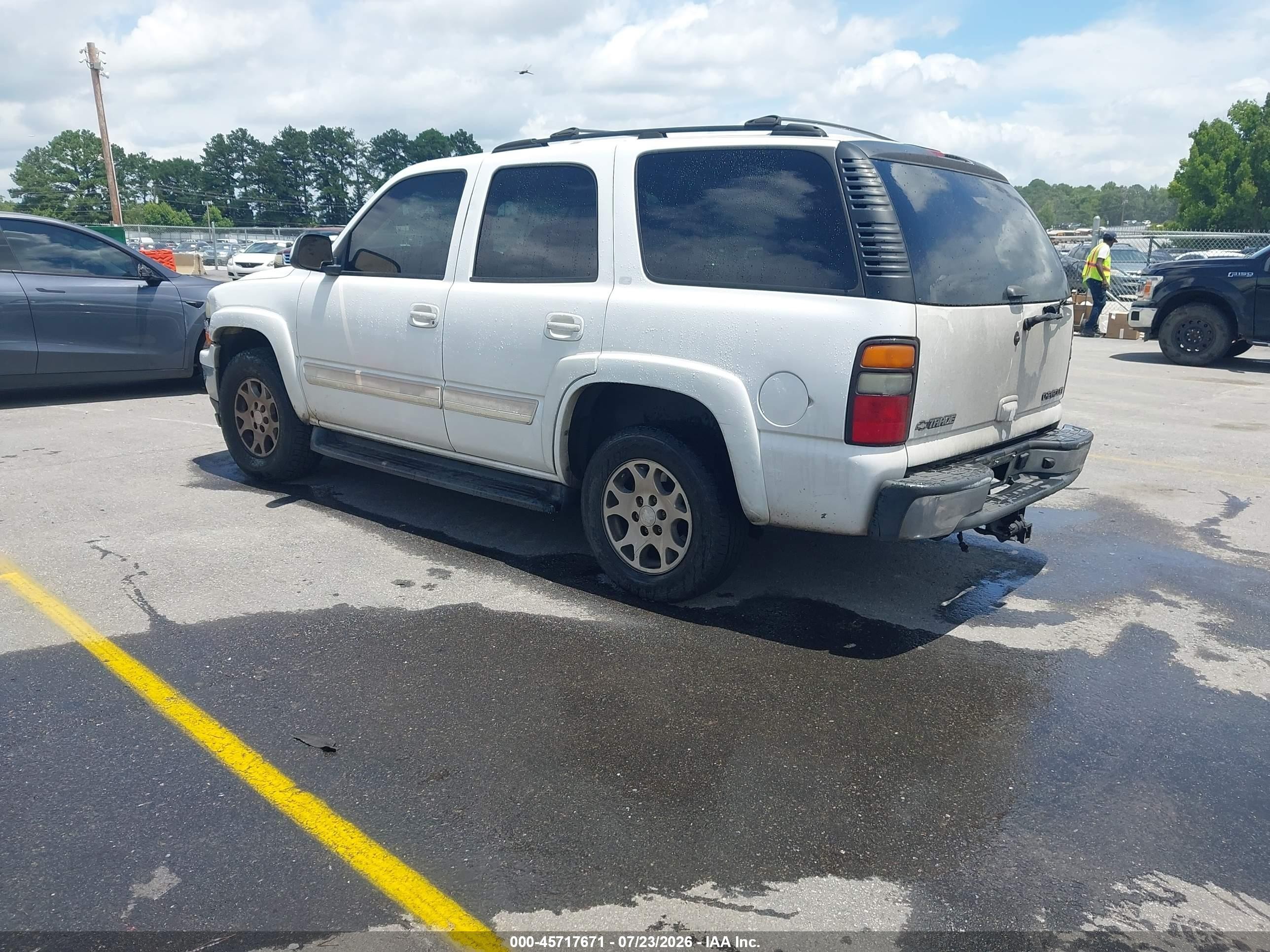 2005 Chevrolet Tahoe Lt Белый vin: 1GNEC13T15R102944