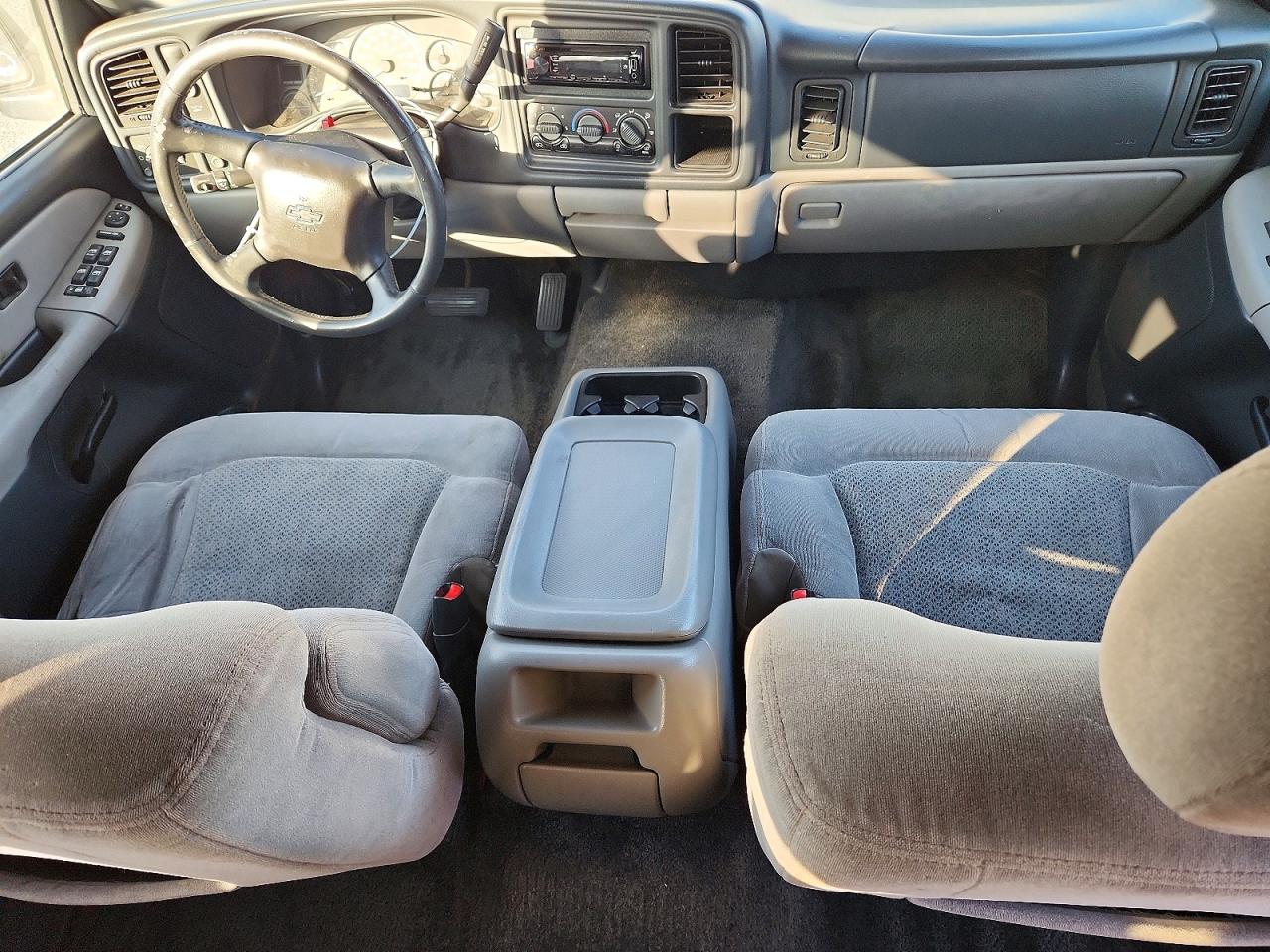 2001 Chevrolet Tahoe C1500 White vin: 1GNEC13T21J140966