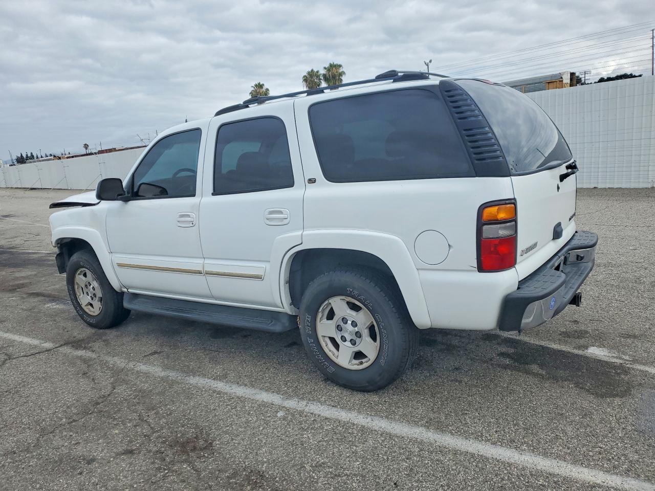 2004 Chevrolet Tahoe C1500 White vin: 1GNEC13T24J326219