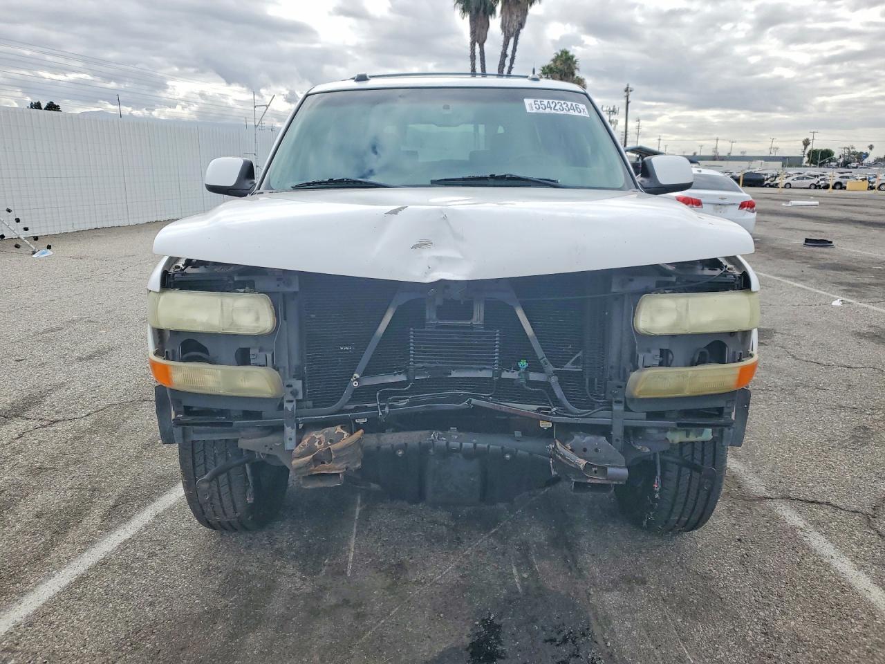 2004 Chevrolet Tahoe C1500 White vin: 1GNEC13T24J326219