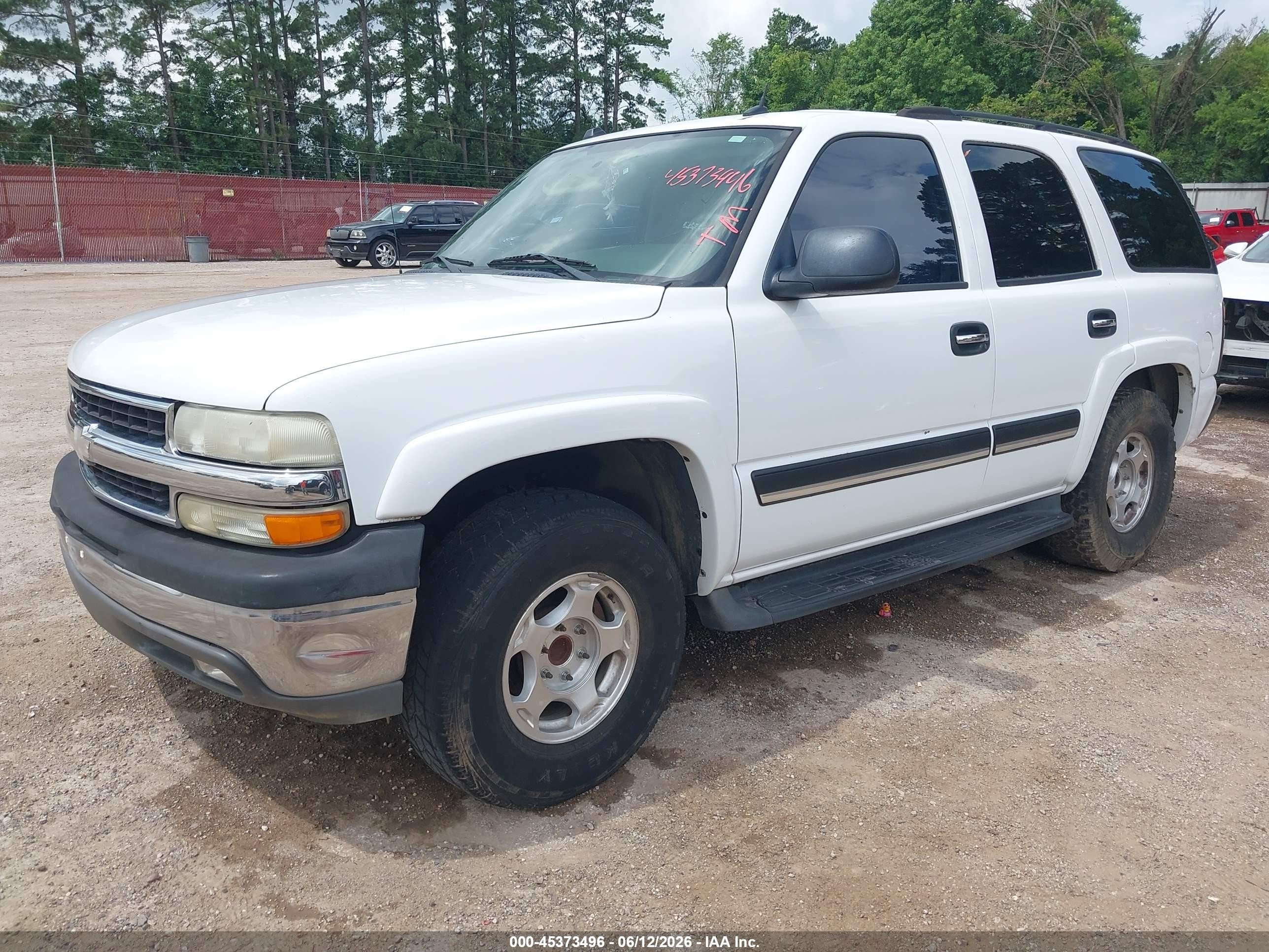 2005 Chevrolet Tahoe Ls Белый vin: 1GNEC13T25R216757