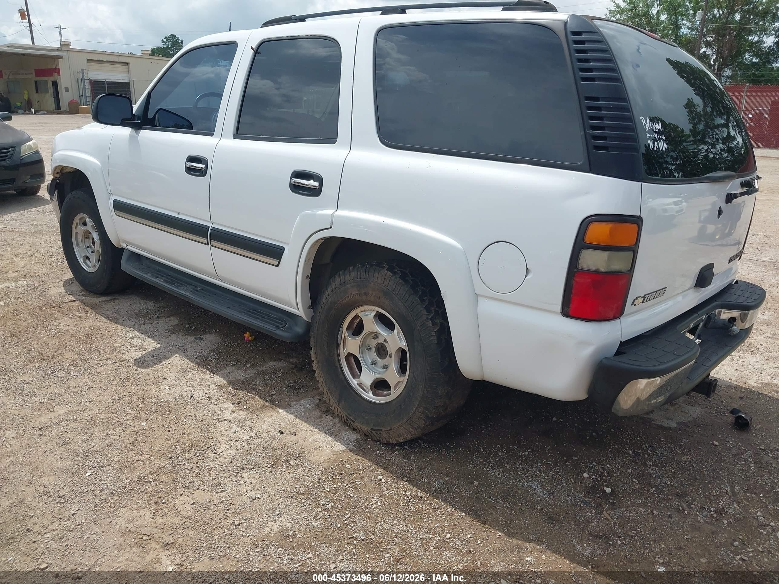 2005 Chevrolet Tahoe Ls Белый vin: 1GNEC13T25R216757