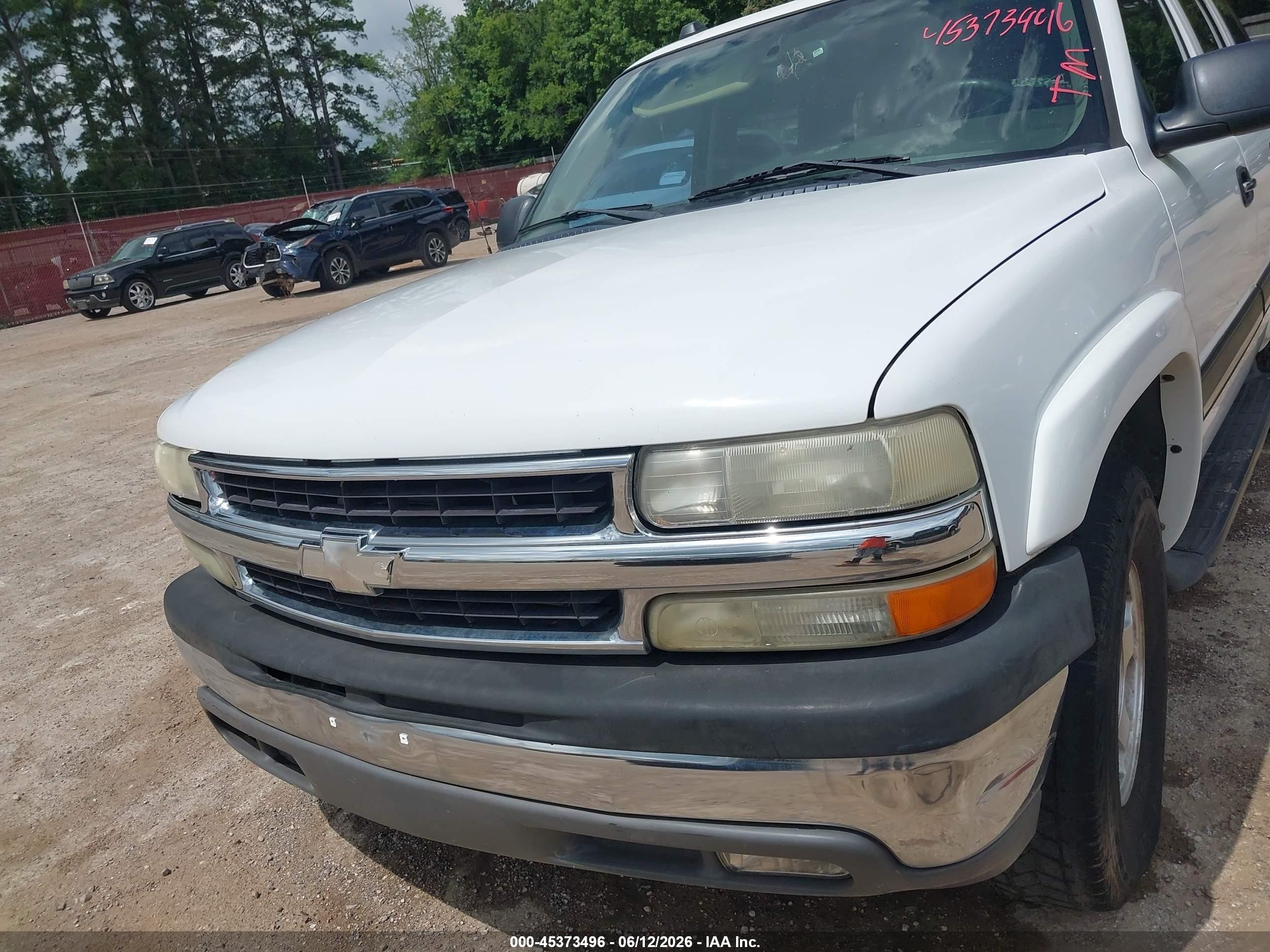 2005 Chevrolet Tahoe Ls Белый vin: 1GNEC13T25R216757