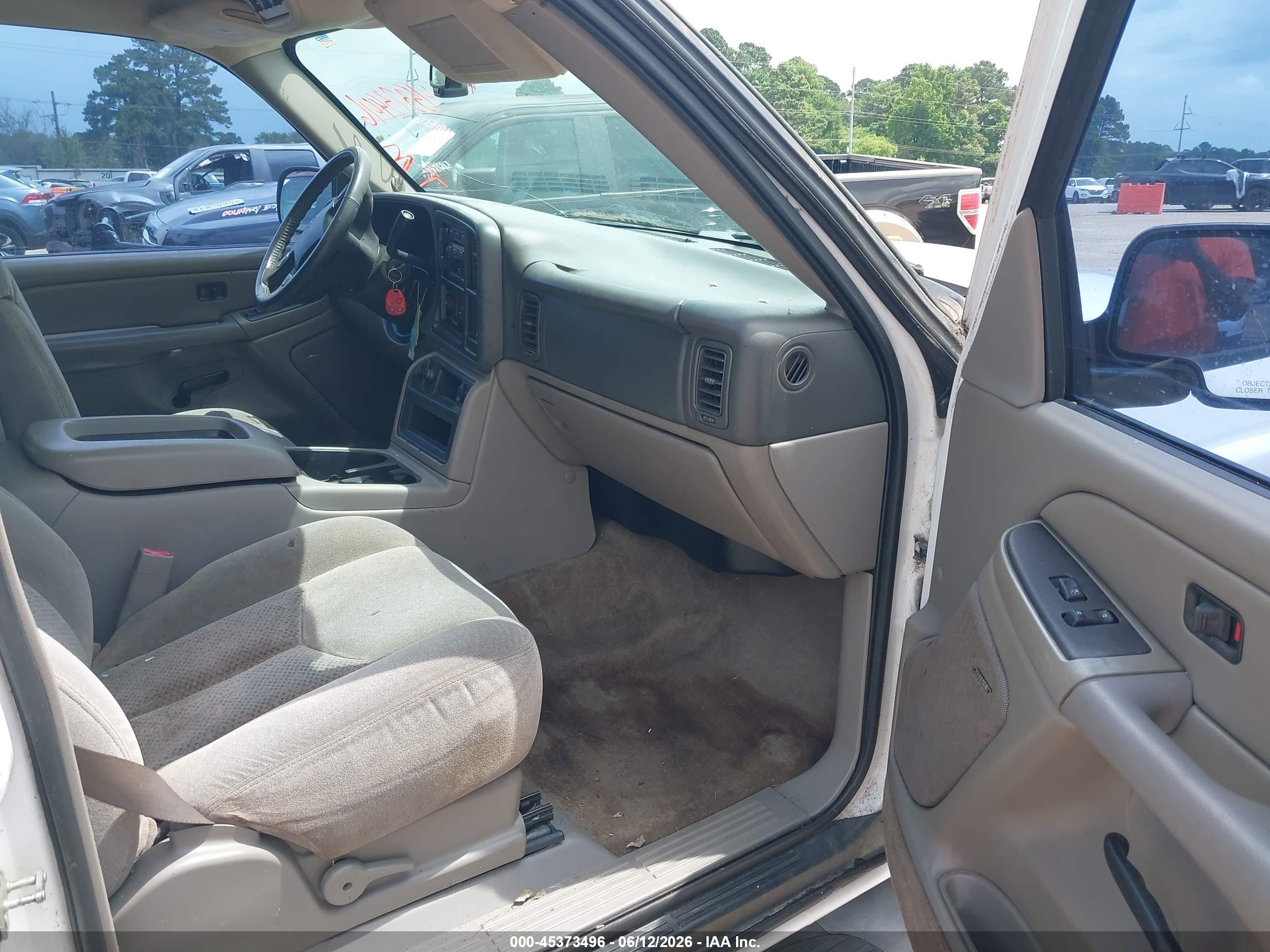2005 Chevrolet Tahoe Ls Белый vin: 1GNEC13T25R216757