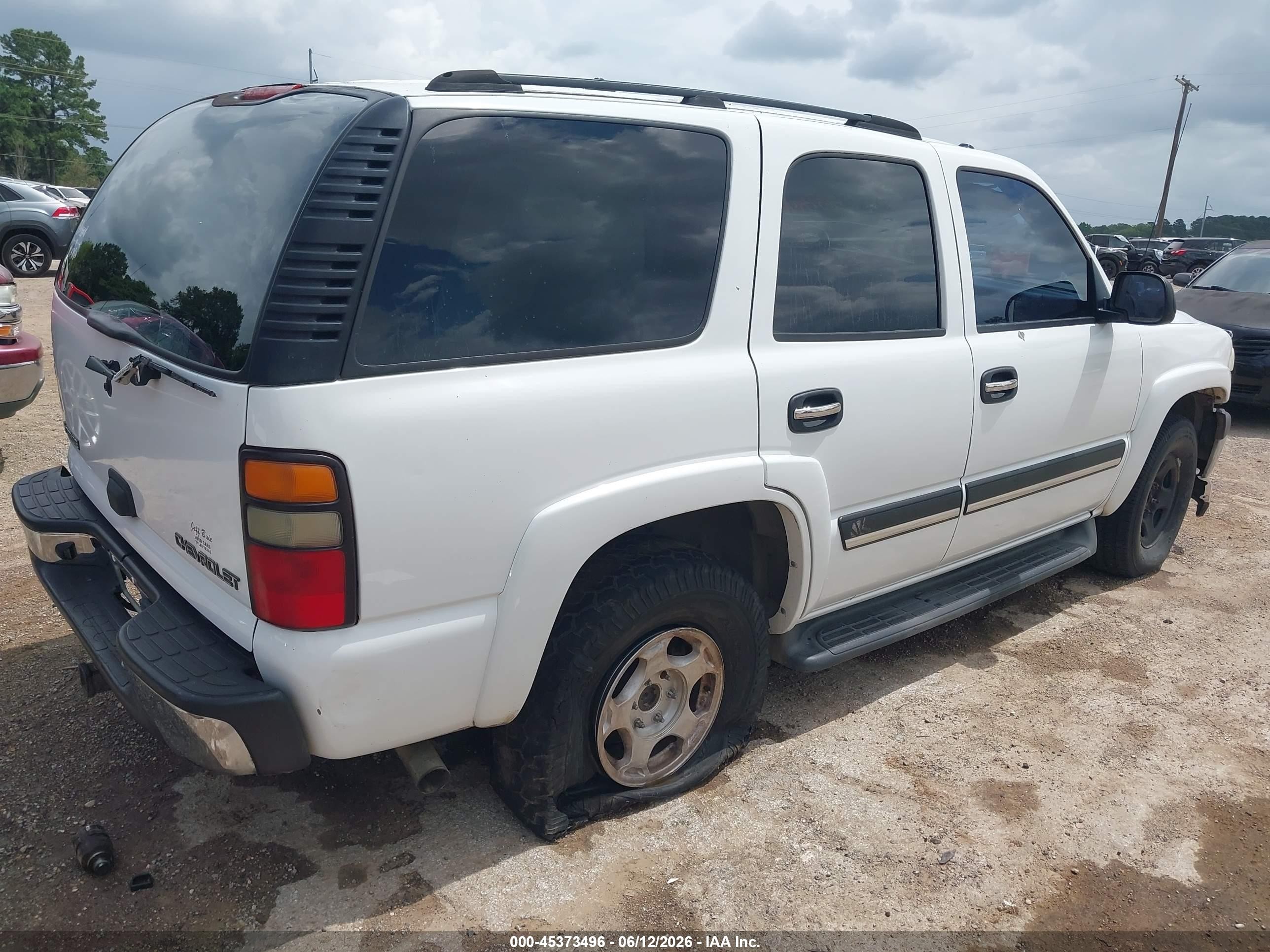 2005 Chevrolet Tahoe Ls Белый vin: 1GNEC13T25R216757