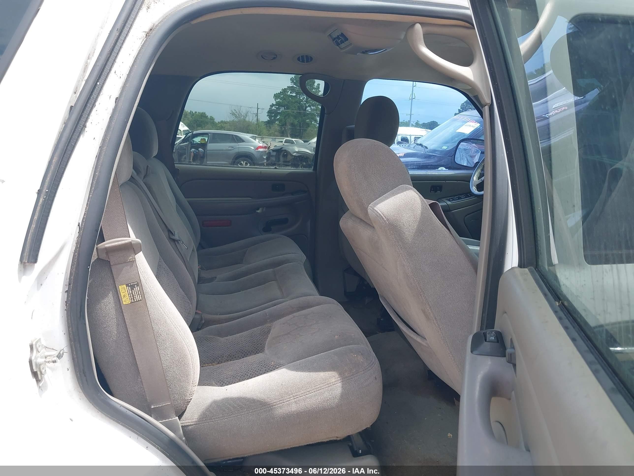 2005 Chevrolet Tahoe Ls Белый vin: 1GNEC13T25R216757