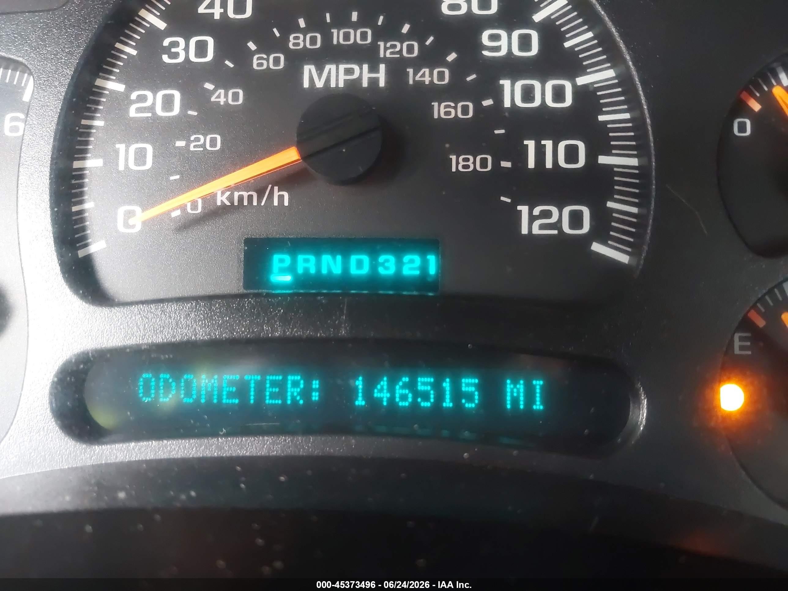 2005 Chevrolet Tahoe Ls Белый vin: 1GNEC13T25R216757