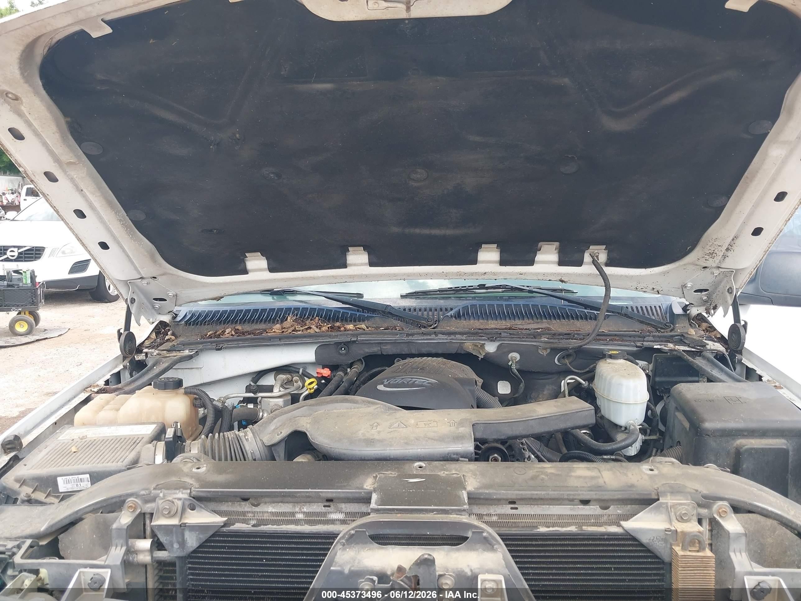 2005 Chevrolet Tahoe Ls Белый vin: 1GNEC13T25R216757