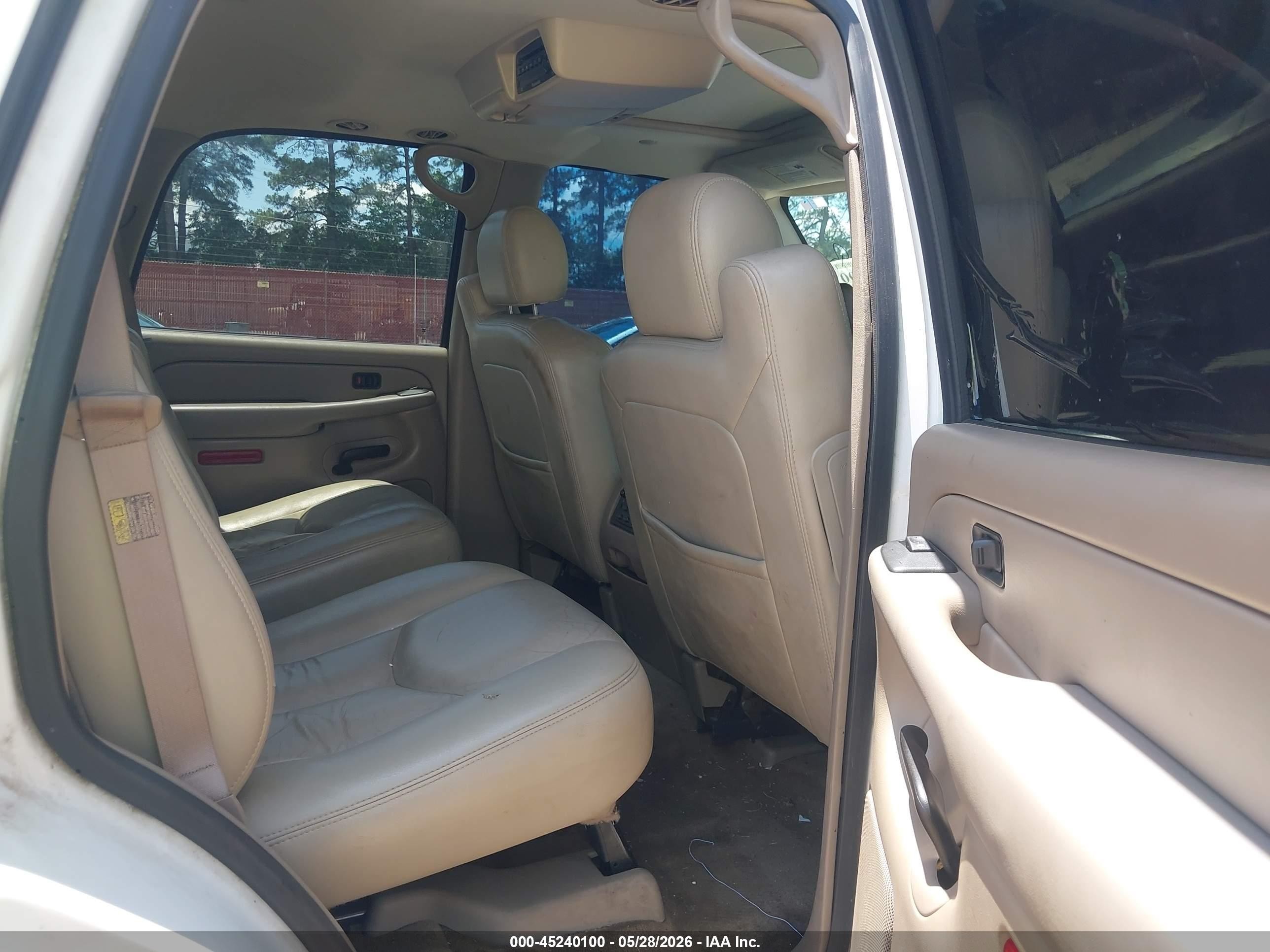 2005 Chevrolet Tahoe Lt White vin: 1GNEC13T25R219416