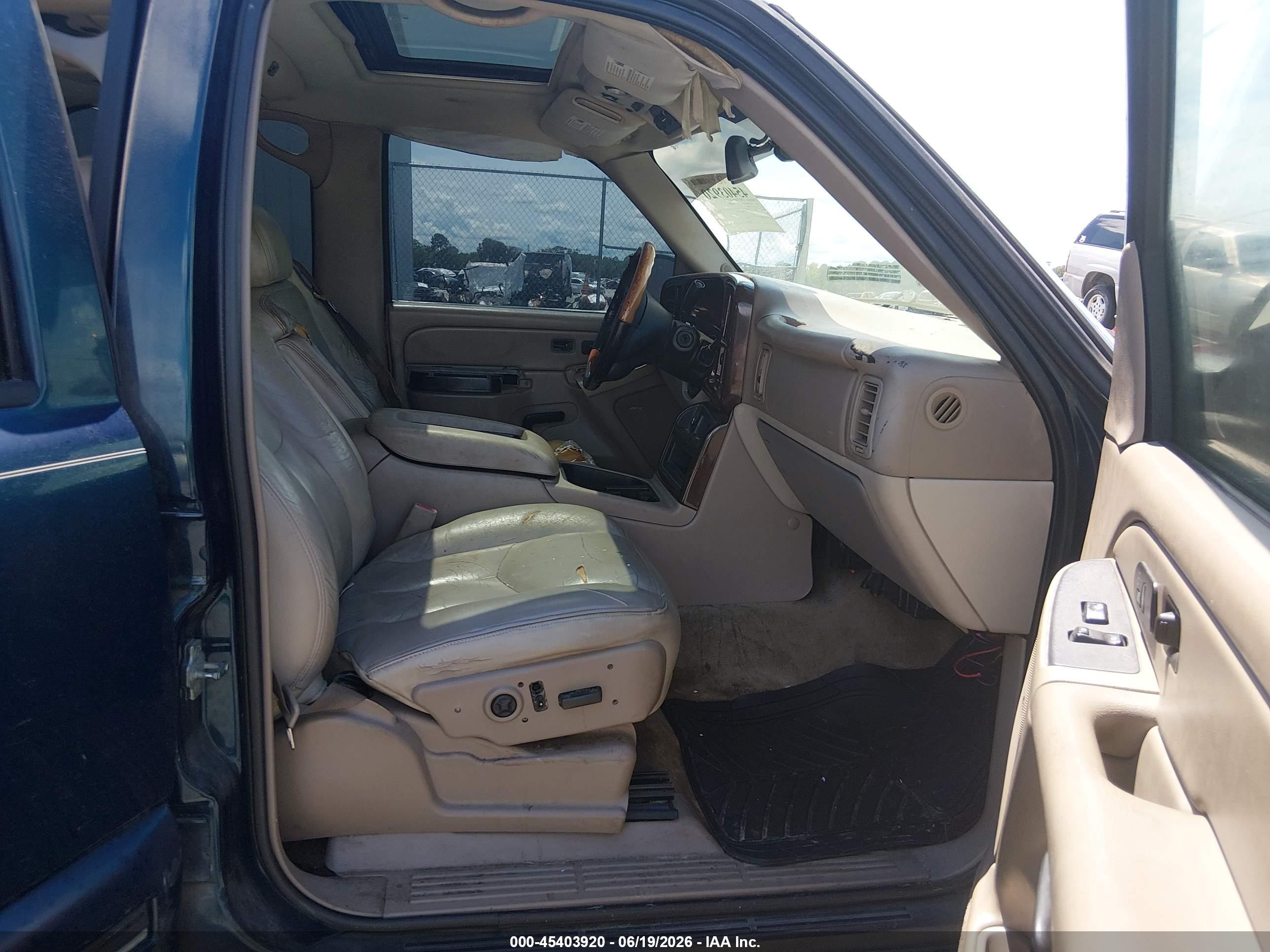 2005 Chevrolet Tahoe Lt Dark Blue vin: 1GNEC13T25R223885