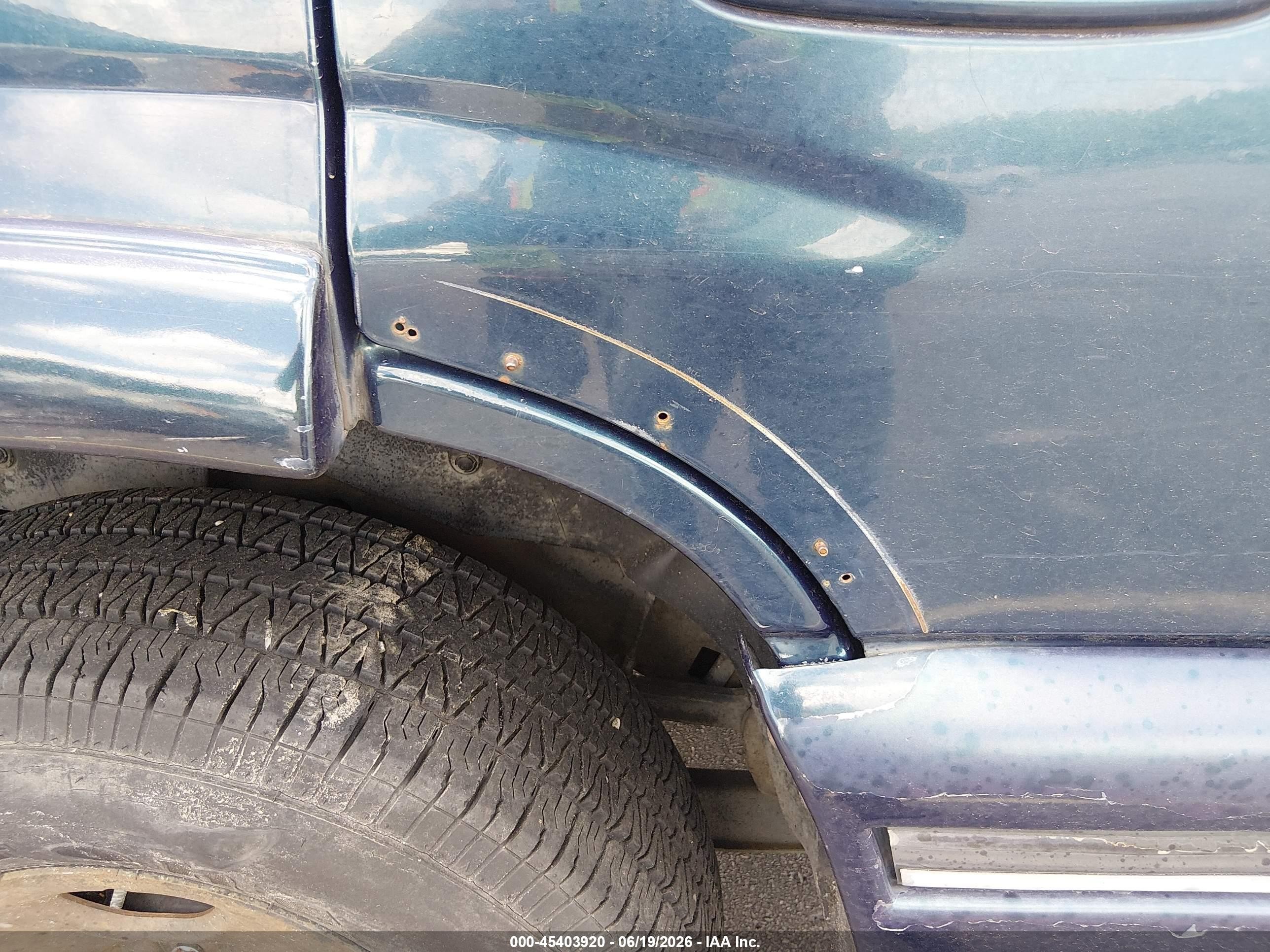 2005 Chevrolet Tahoe Lt Dark Blue vin: 1GNEC13T25R223885