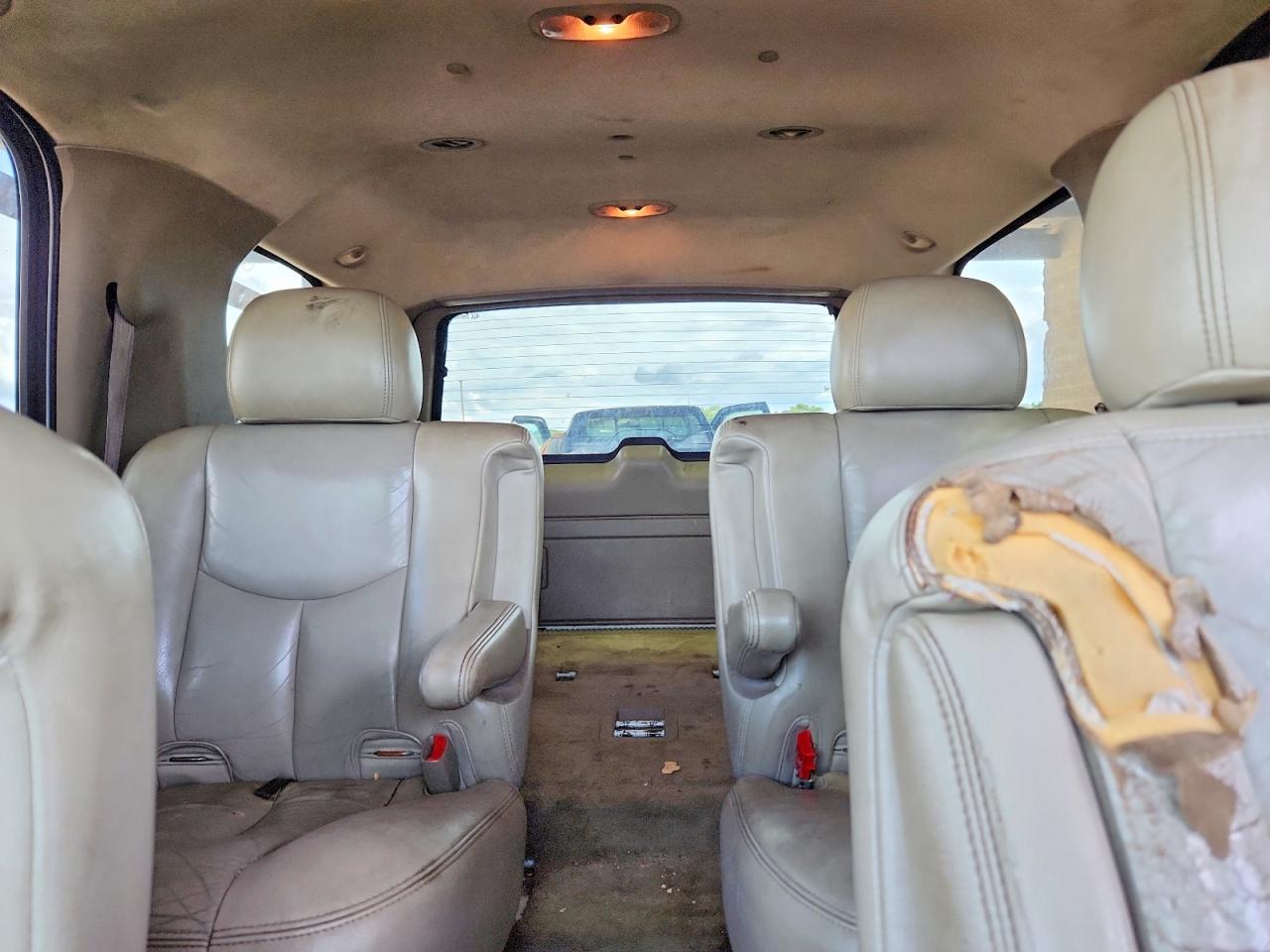 2006 Chevrolet Tahoe C1500 Белый vin: 1GNEC13T26R111265