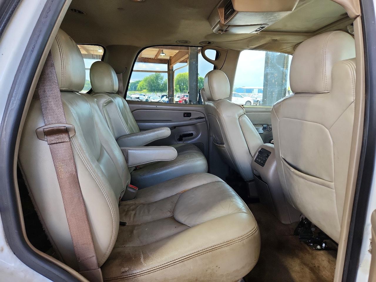 2006 Chevrolet Tahoe C1500 Белый vin: 1GNEC13T26R111265