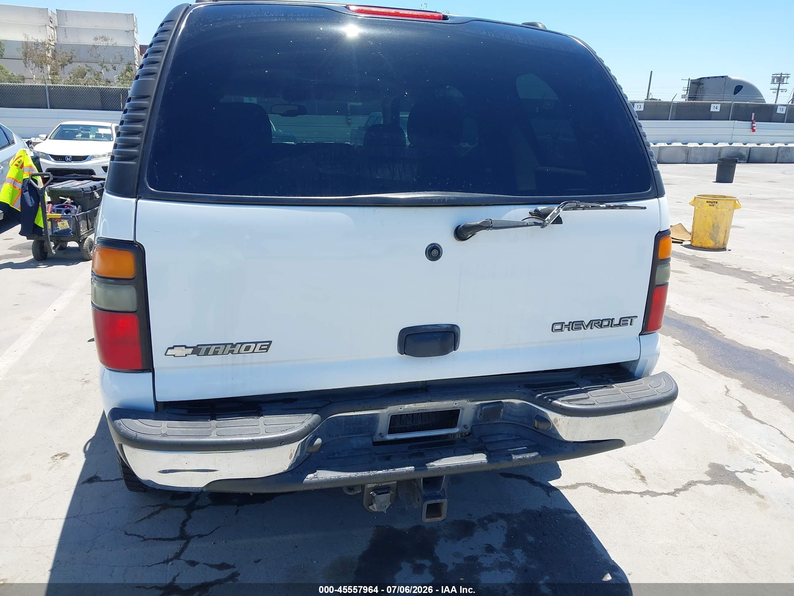 2004 Chevrolet Tahoe Ls White vin: 1GNEC13T34J148689