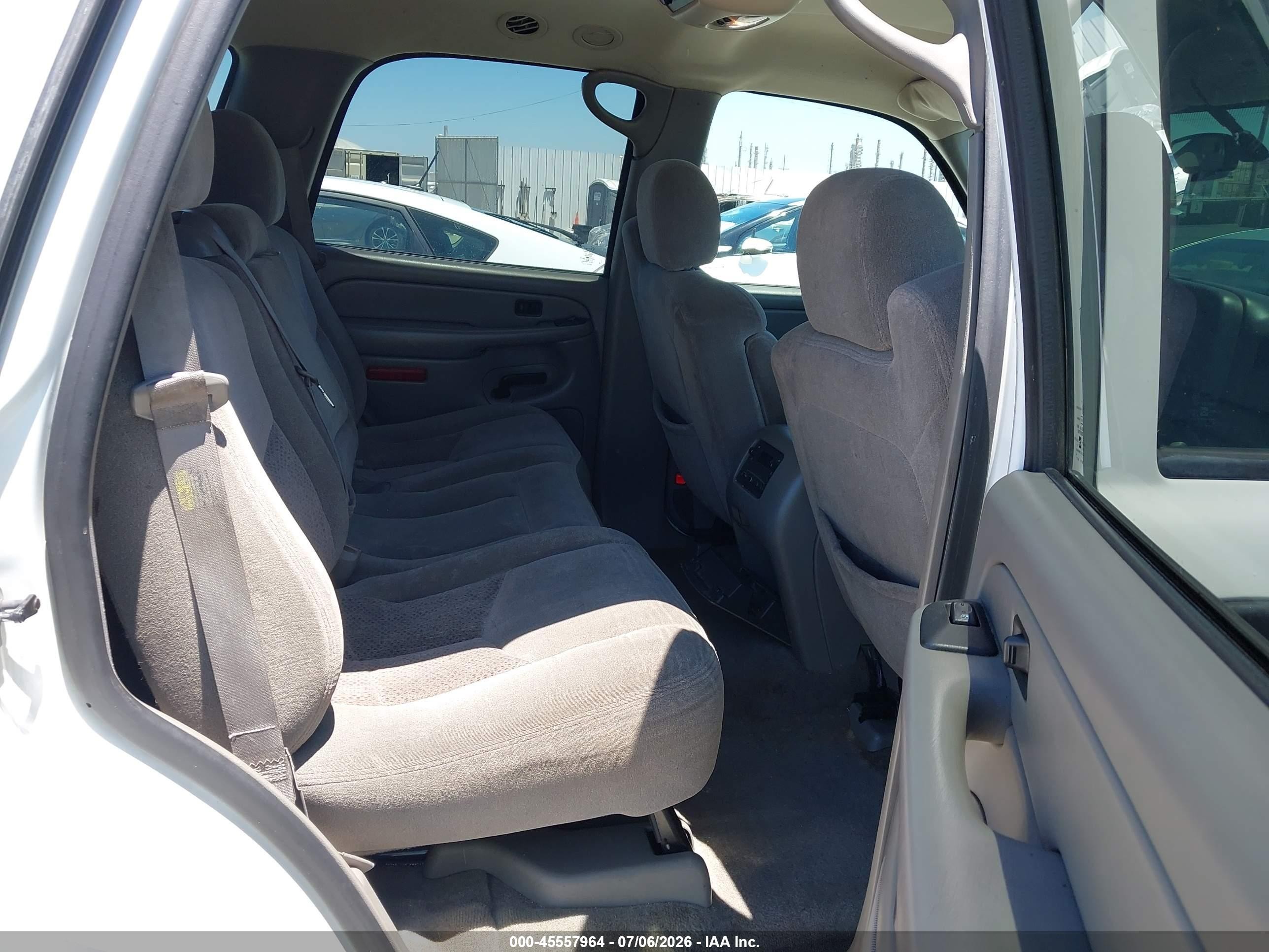 2004 Chevrolet Tahoe Ls White vin: 1GNEC13T34J148689