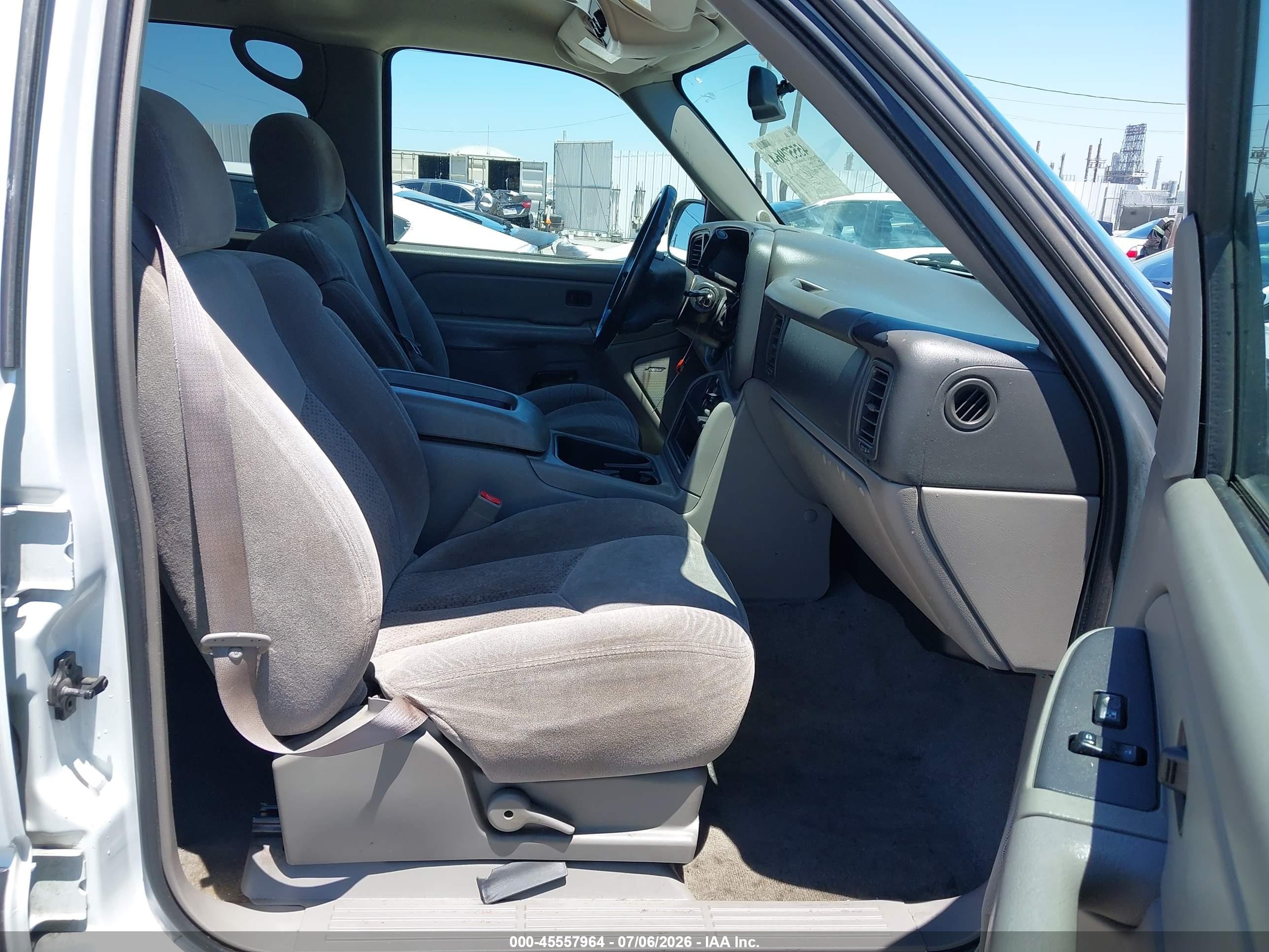 2004 Chevrolet Tahoe Ls White vin: 1GNEC13T34J148689